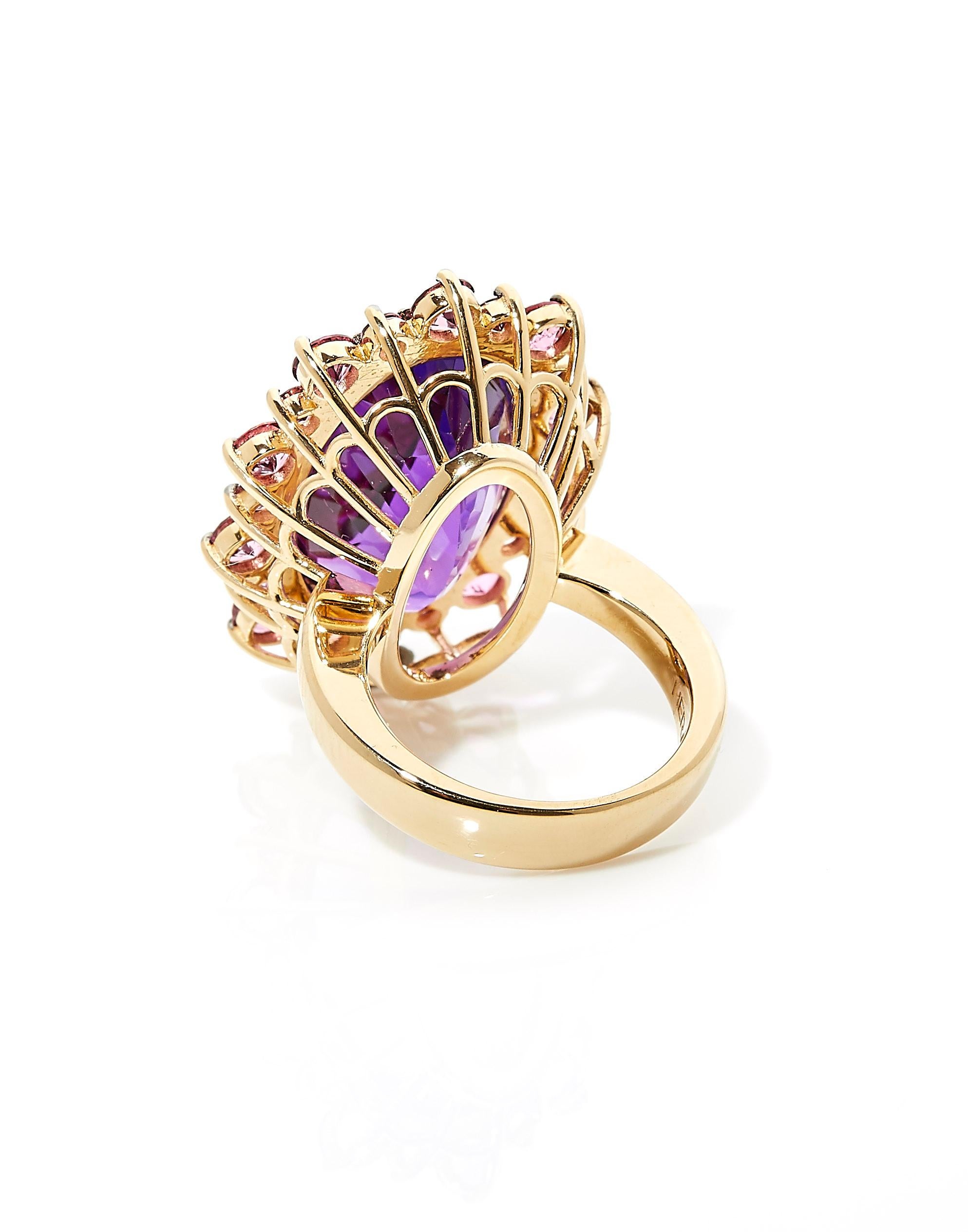 Contemporary 18 Karat Yellow Gold Cocktail Ring Set with 15.73 Carat Amethyst and Spinels For Sale
