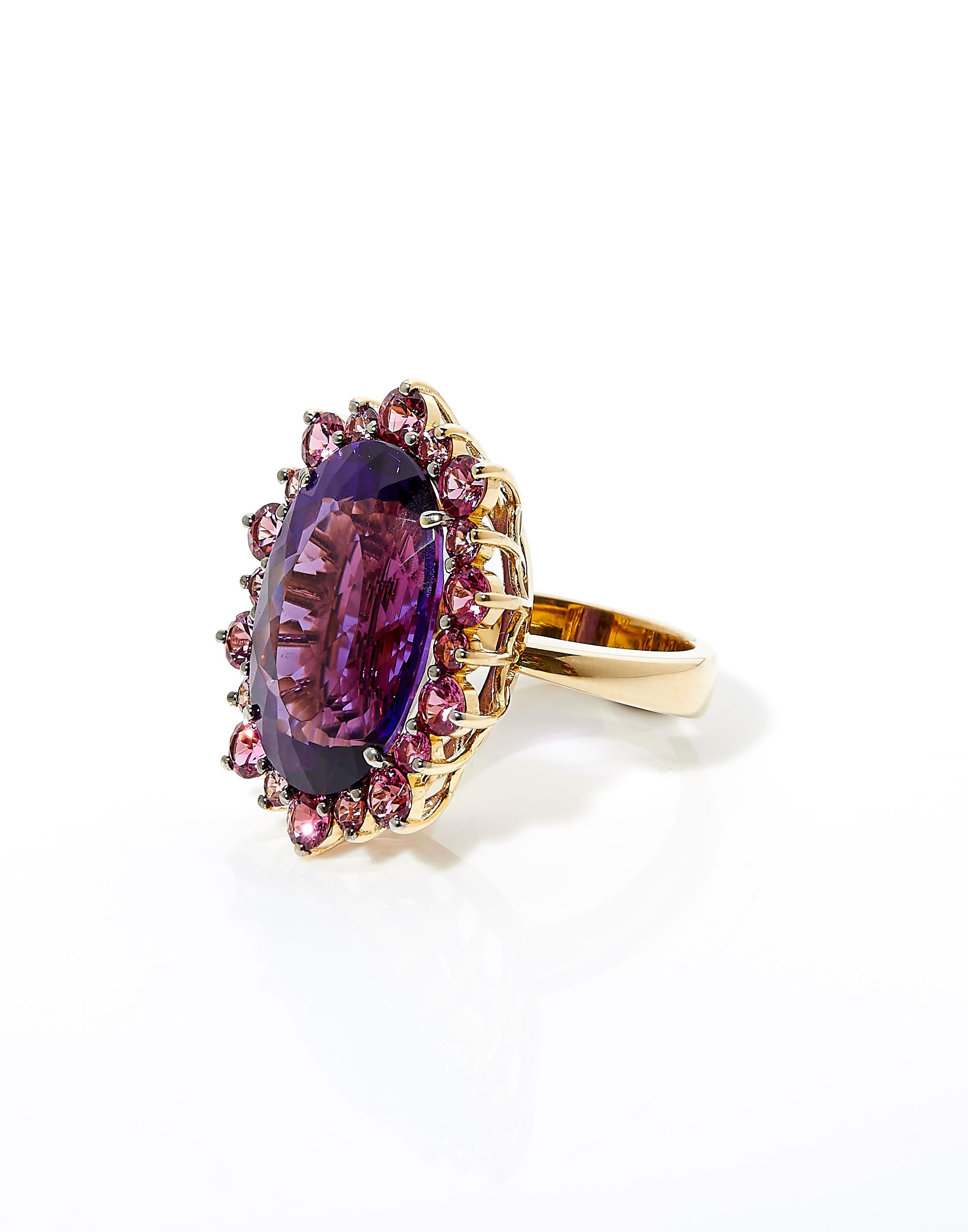 Brilliant Cut 18 Karat Yellow Gold Cocktail Ring Set with 15.73 Carat Amethyst and Spinels For Sale