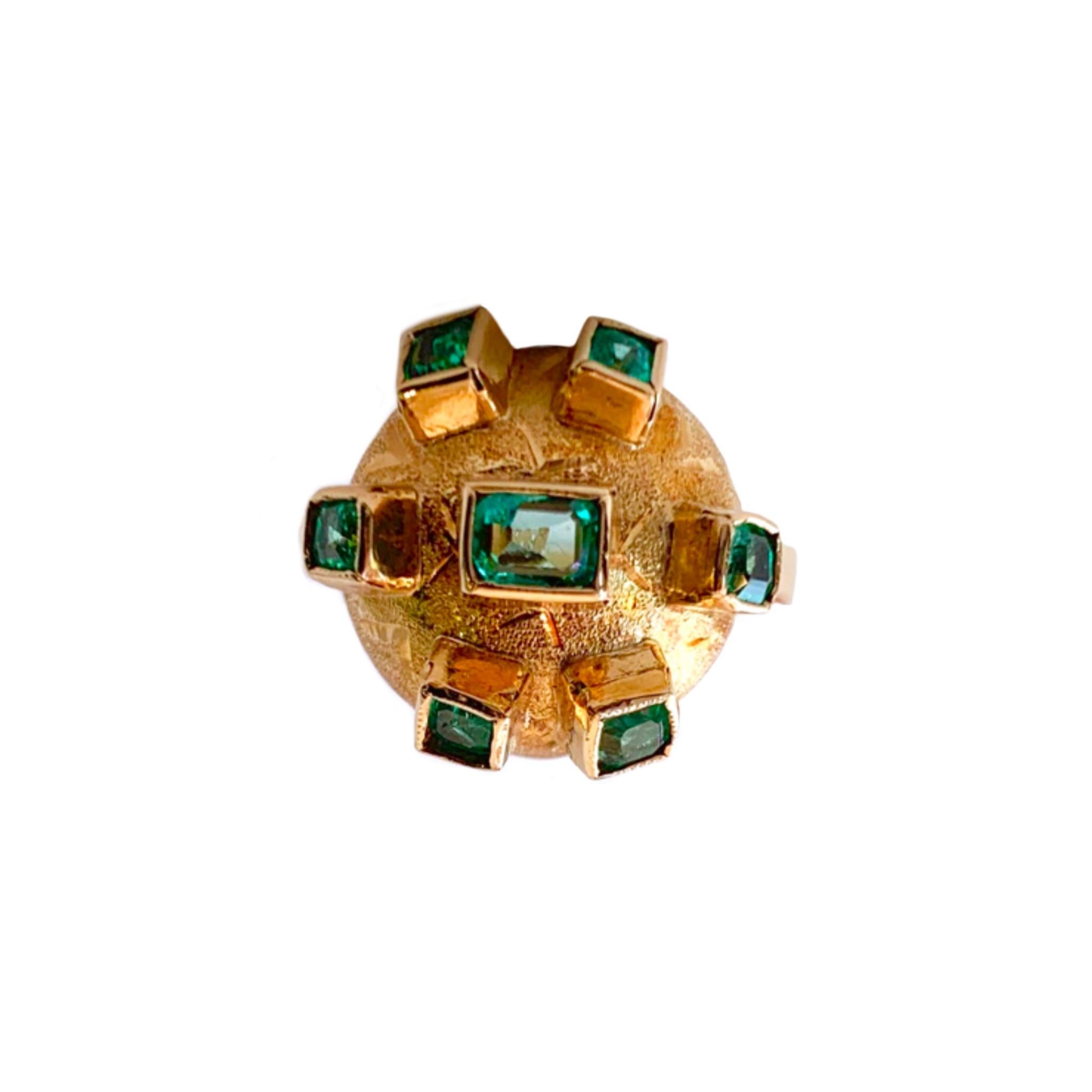 This 18 karat yellow gold beauty has 7 very fine Colombian emeralds with total weight of approximately 1.00 carats.