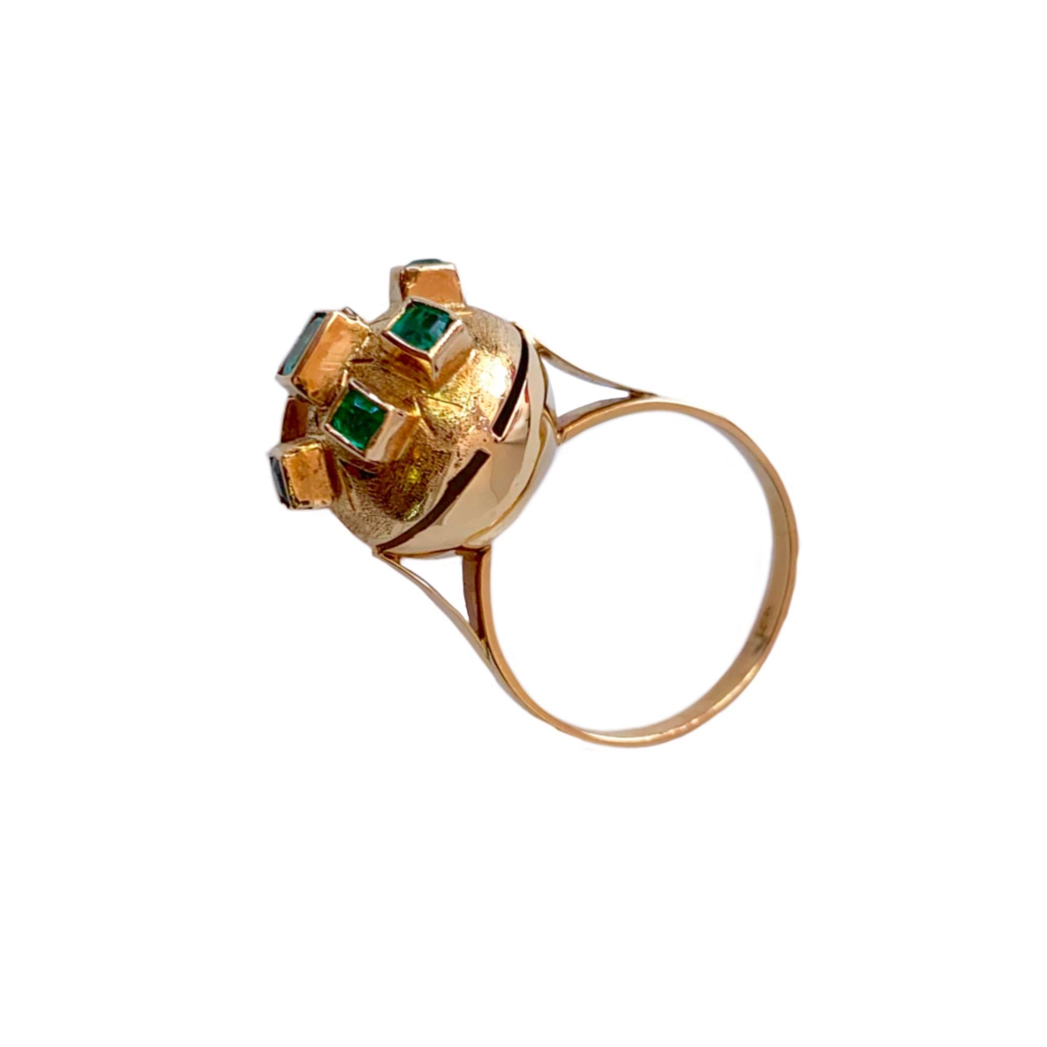 Artisan 18 Karat Yellow Gold Colombian Emerald Ring For Sale
