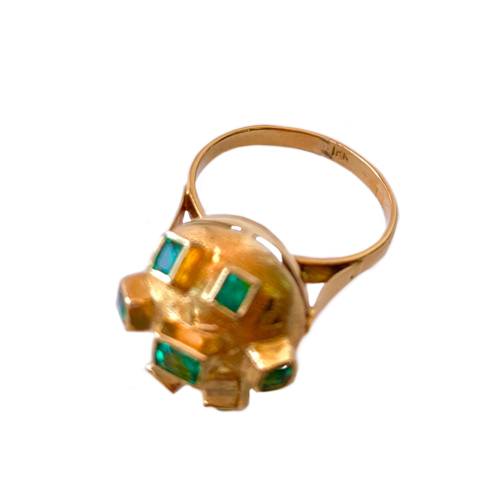 18 Karat Yellow Gold Colombian Emerald Ring In Good Condition For Sale In Los Angeles, CA