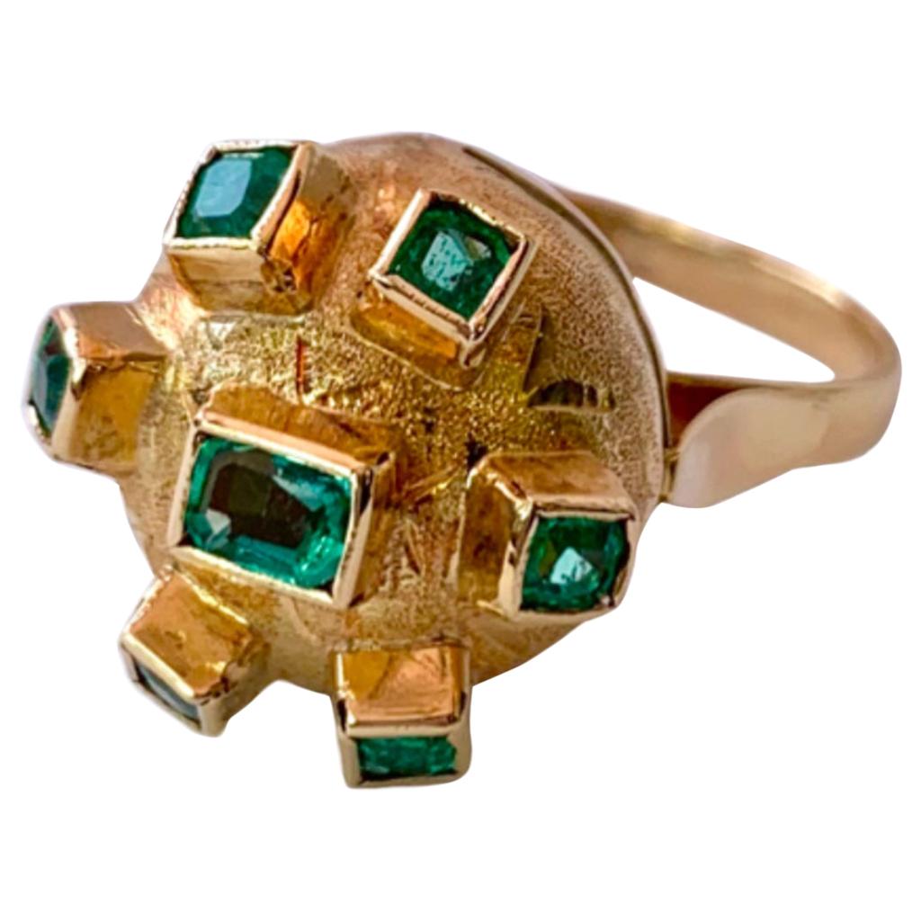 18 Karat Yellow Gold Colombian Emerald Ring For Sale