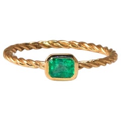 18 Karat Yellow Gold Colombian Emerald Ring