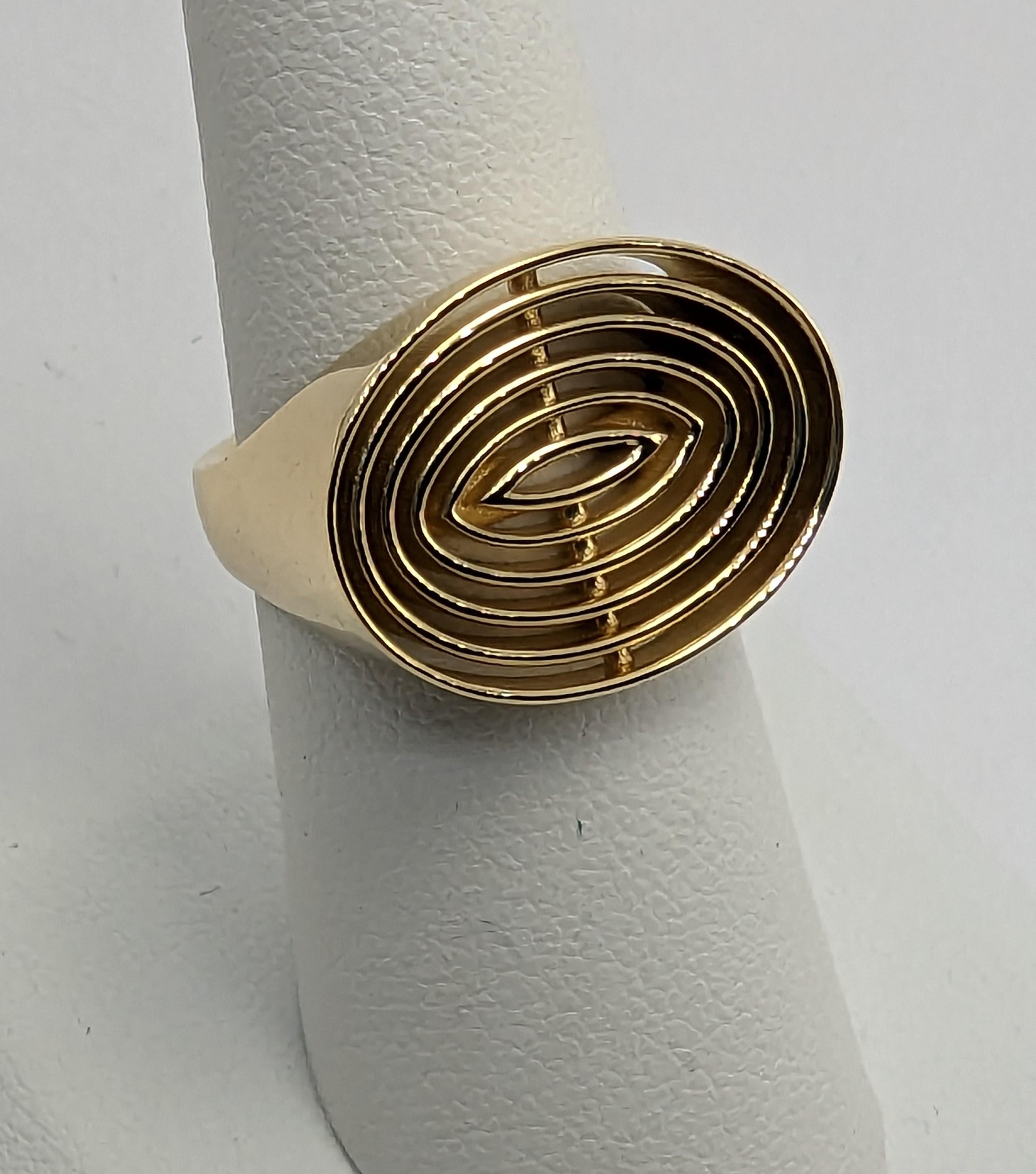 For Sale:  18 Karat Yellow Gold Concave Ovals Ring 4