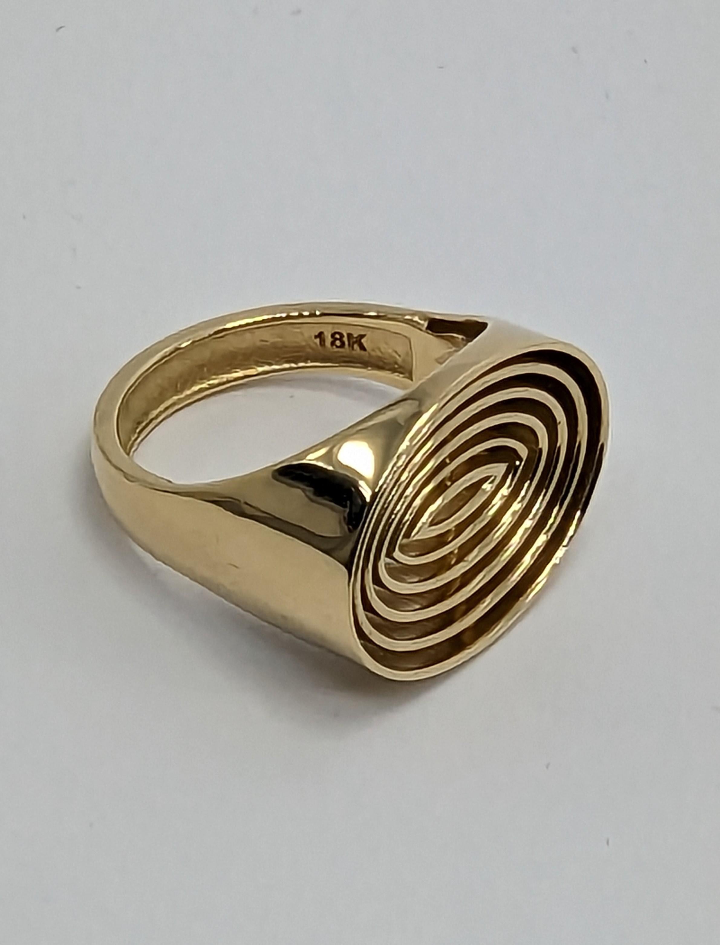 For Sale:  18 Karat Yellow Gold Concave Ovals Ring 7