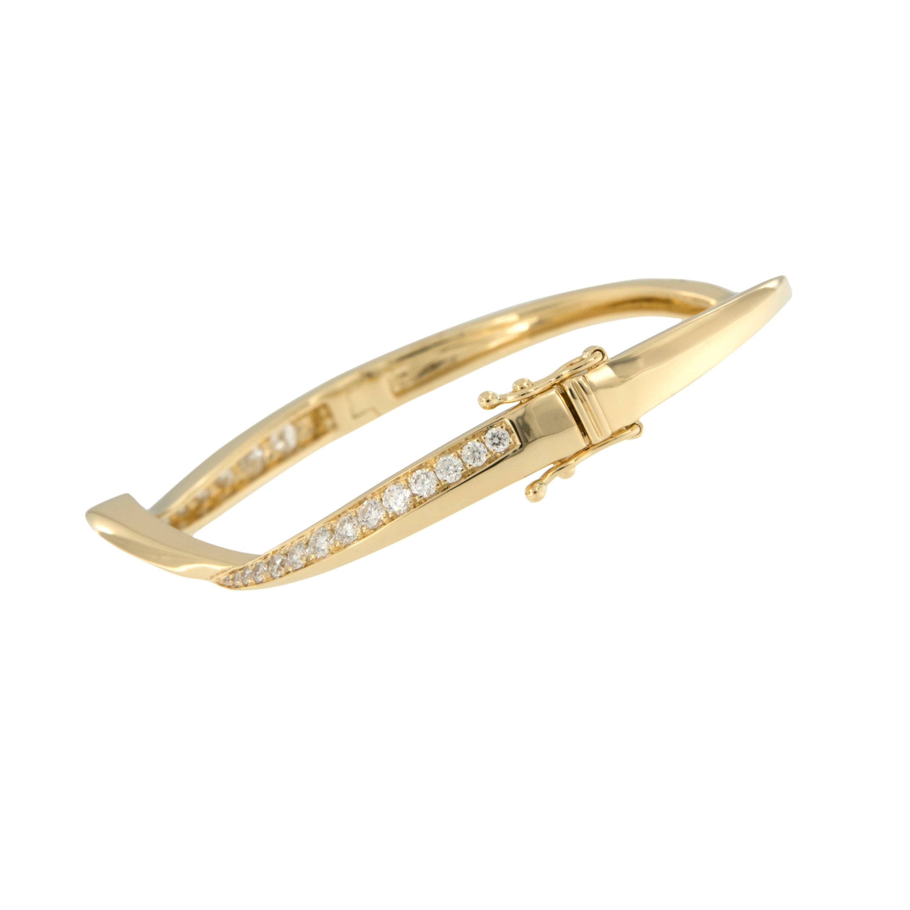 Round Cut 18 Karat Yellow Gold Contemporary 1.14 Cttw Pave' Diamond Bangle Bracelet For Sale