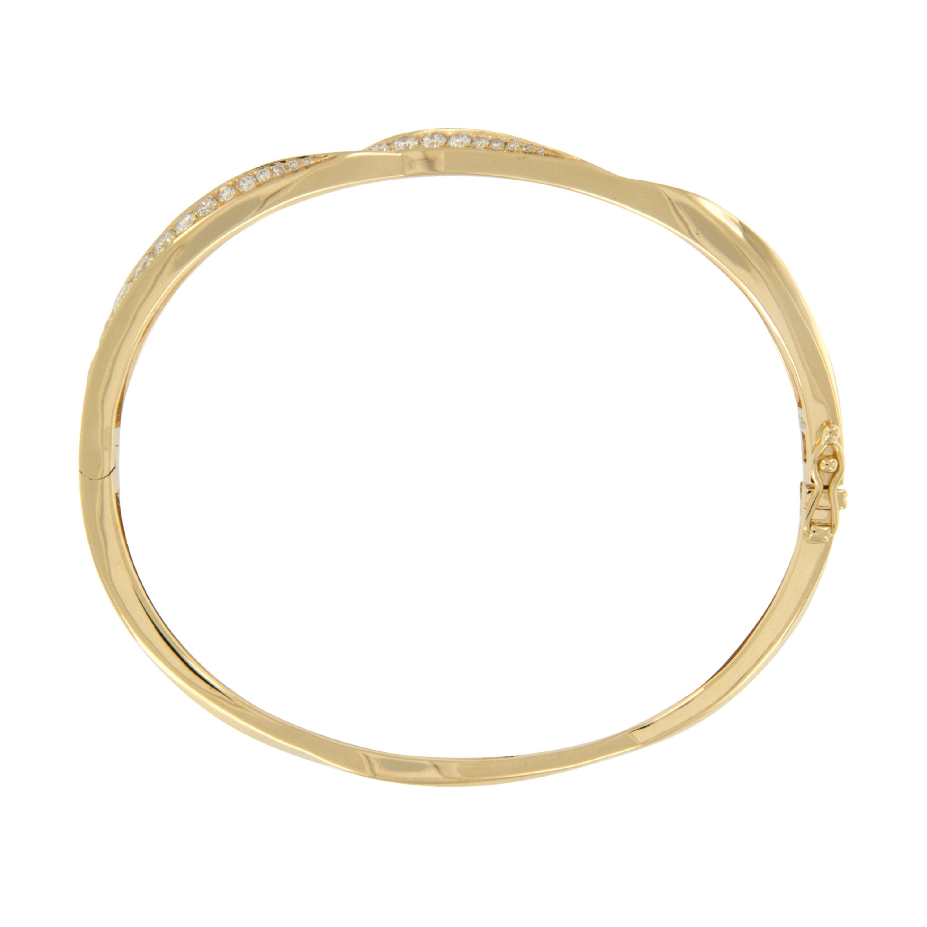 18 Karat Yellow Gold Contemporary 1.14 Cttw Pave' Diamond Bangle Bracelet In New Condition For Sale In Troy, MI