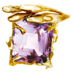 Collana contemporanea in oro giallo a diciotto carati con ametista