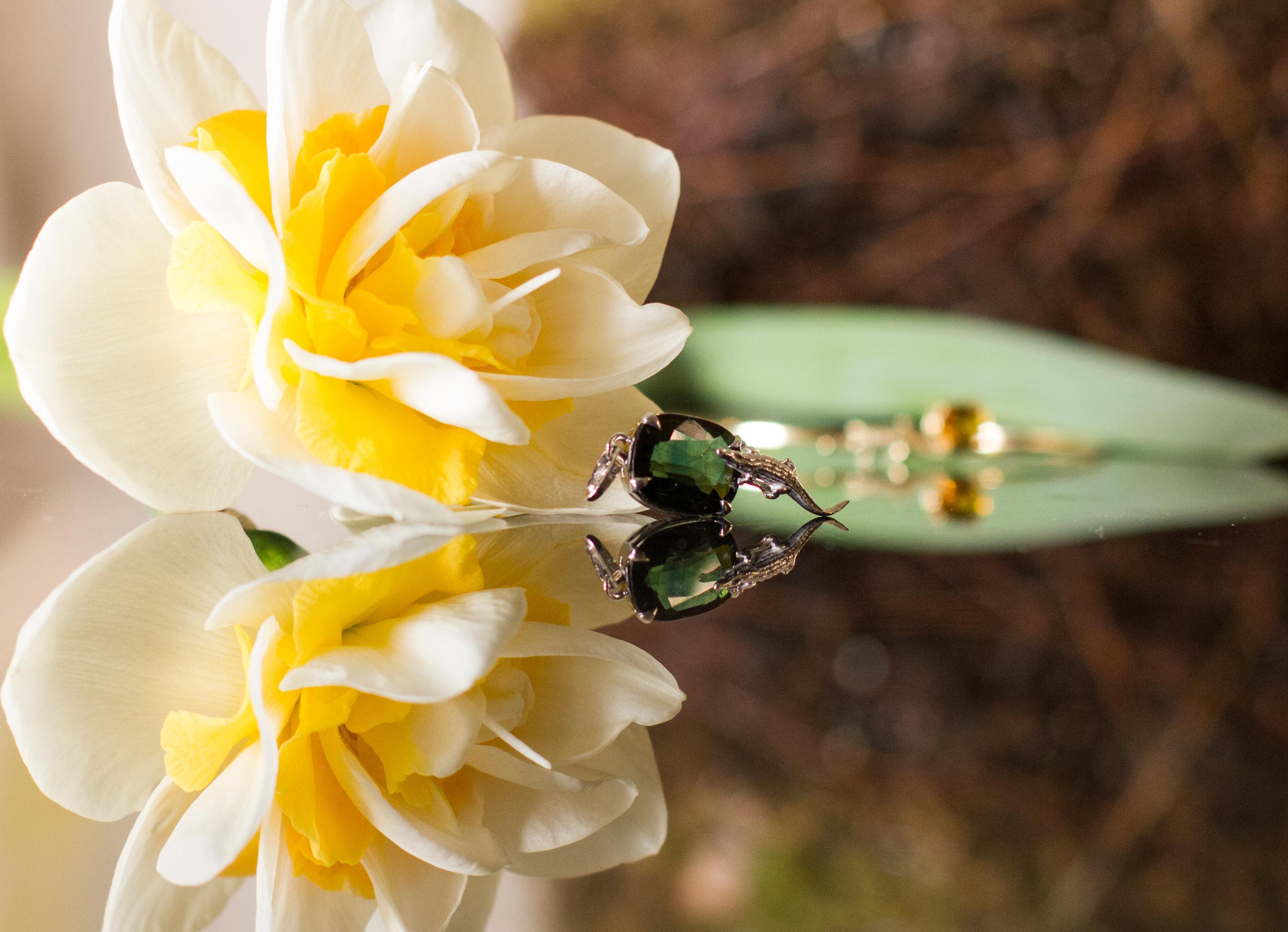 Eighteen Karat Yellow Gold Nature Morte Style Brooch with Green Tourmaline For Sale 5