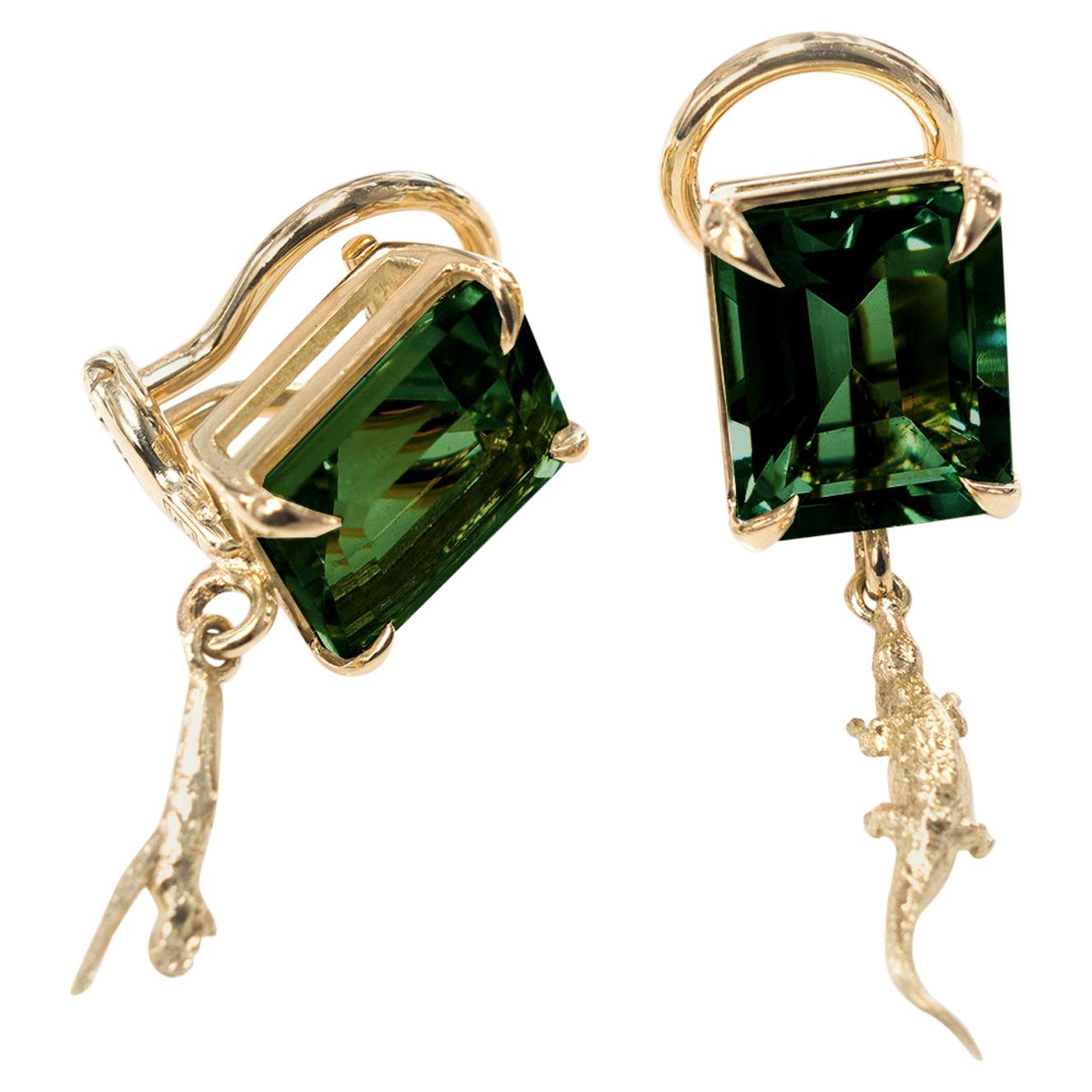 Eighteen Karat Yellow Gold Contemporary Earrings with Chrome-Diopsides For Sale 8