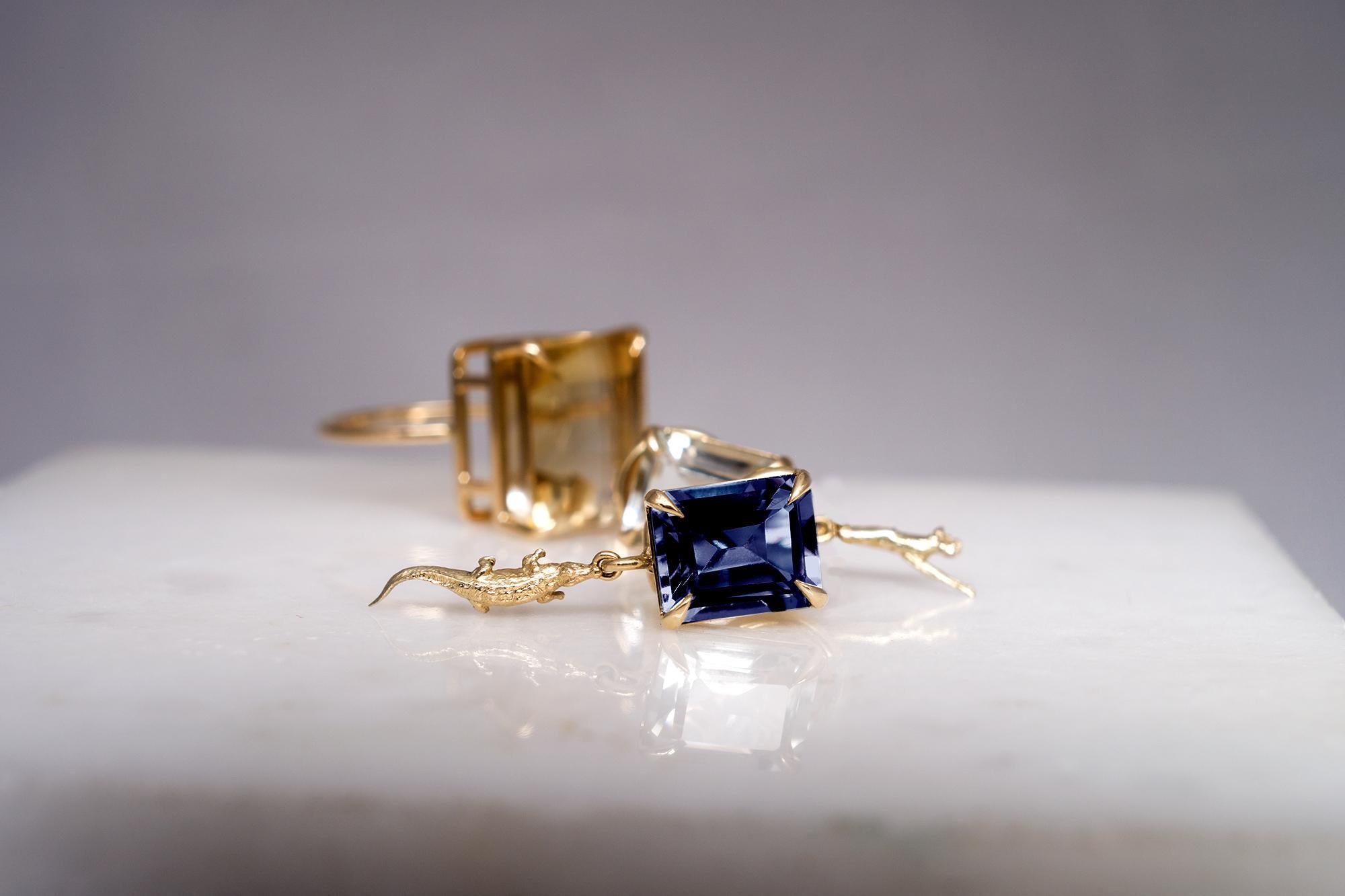 Eighteen Karat Yellow Gold Contemporary Clip-On Earrings with Sapphires For Sale 7