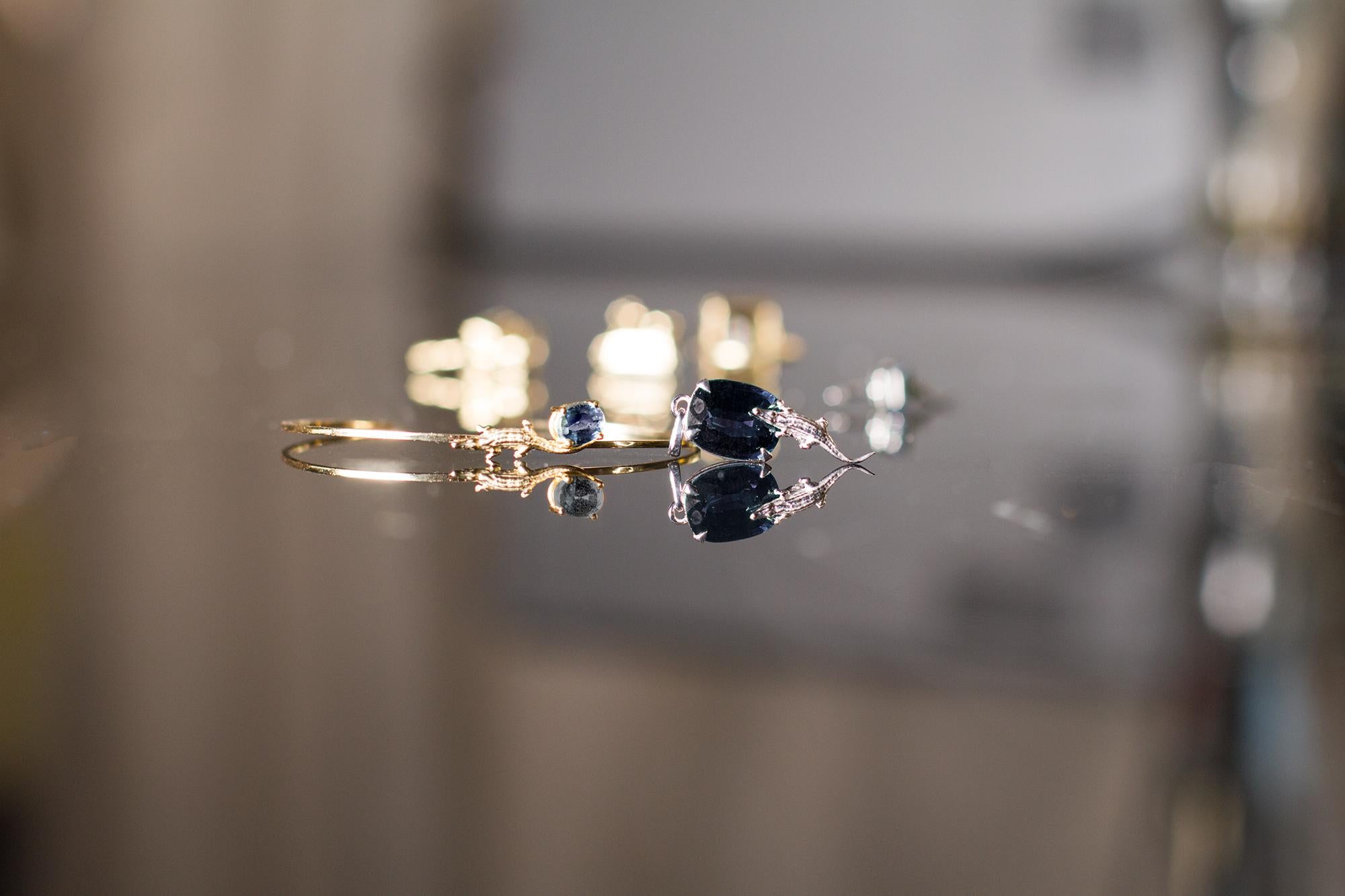 Eighteen Karat Yellow Gold Contemporary Cocktail Ring with Cushion Dark Sapphire For Sale 1
