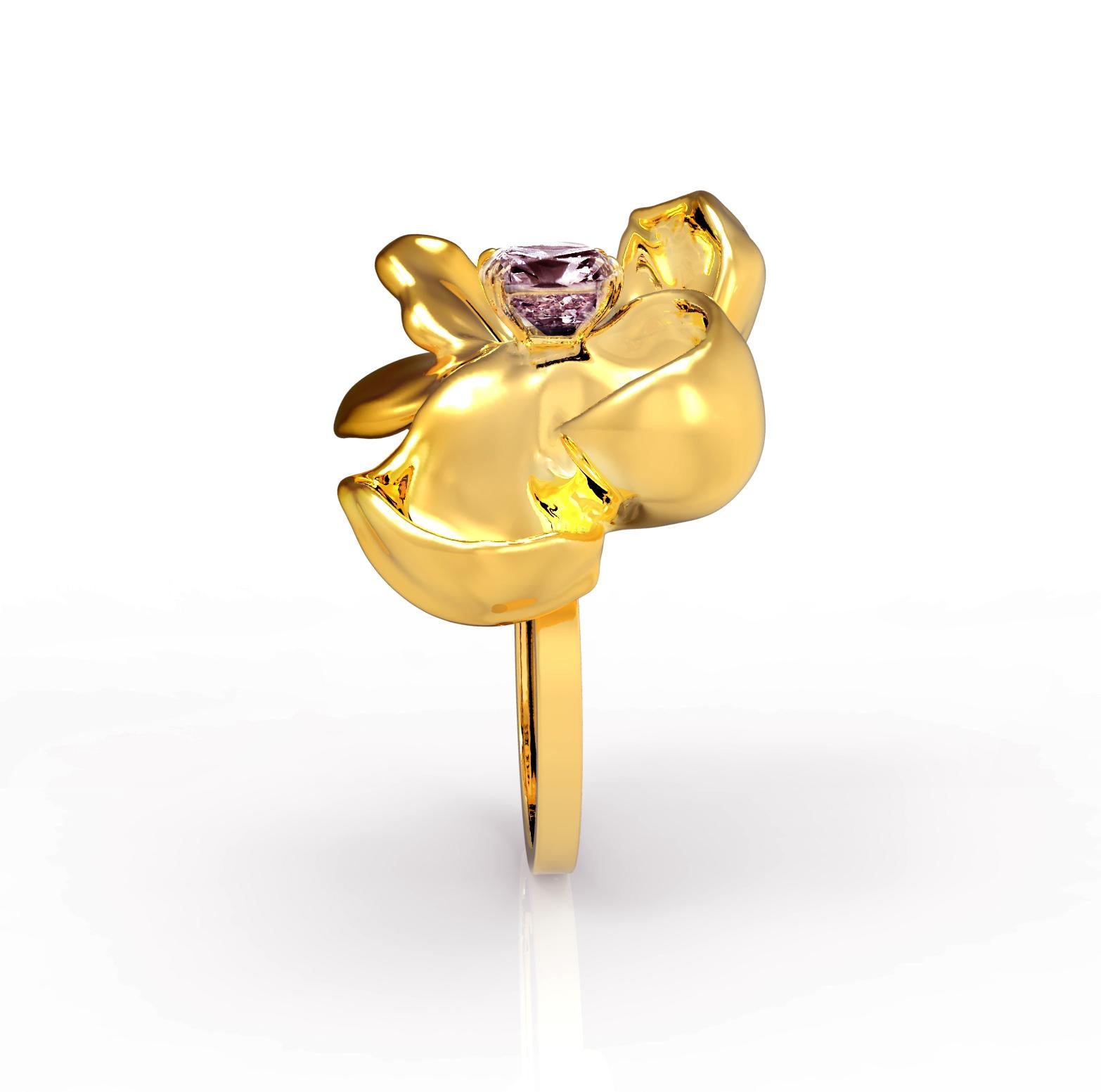 Eighteen Karat Yellow Gold Contemporary Cocktail Ring with Storm Purple Spinel For Sale 4