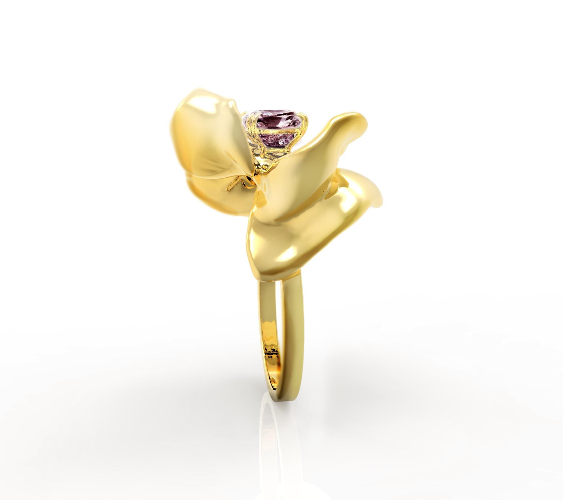 Eighteen Karat Yellow Gold Contemporary Cocktail Ring with Storm Purple Spinel For Sale 2