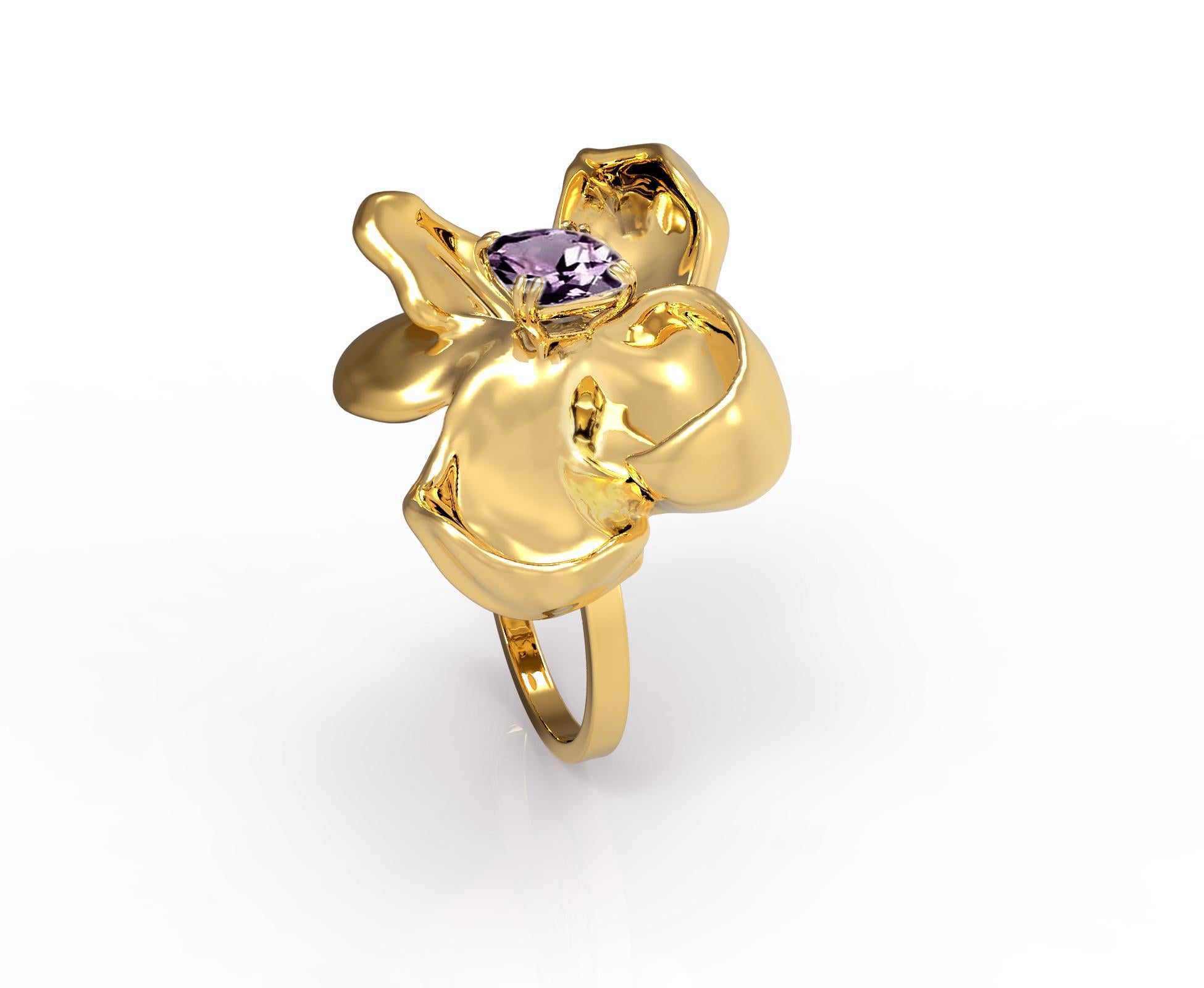 Eighteen Karat Yellow Gold Contemporary Cocktail Ring with Storm Purple Spinel For Sale 3