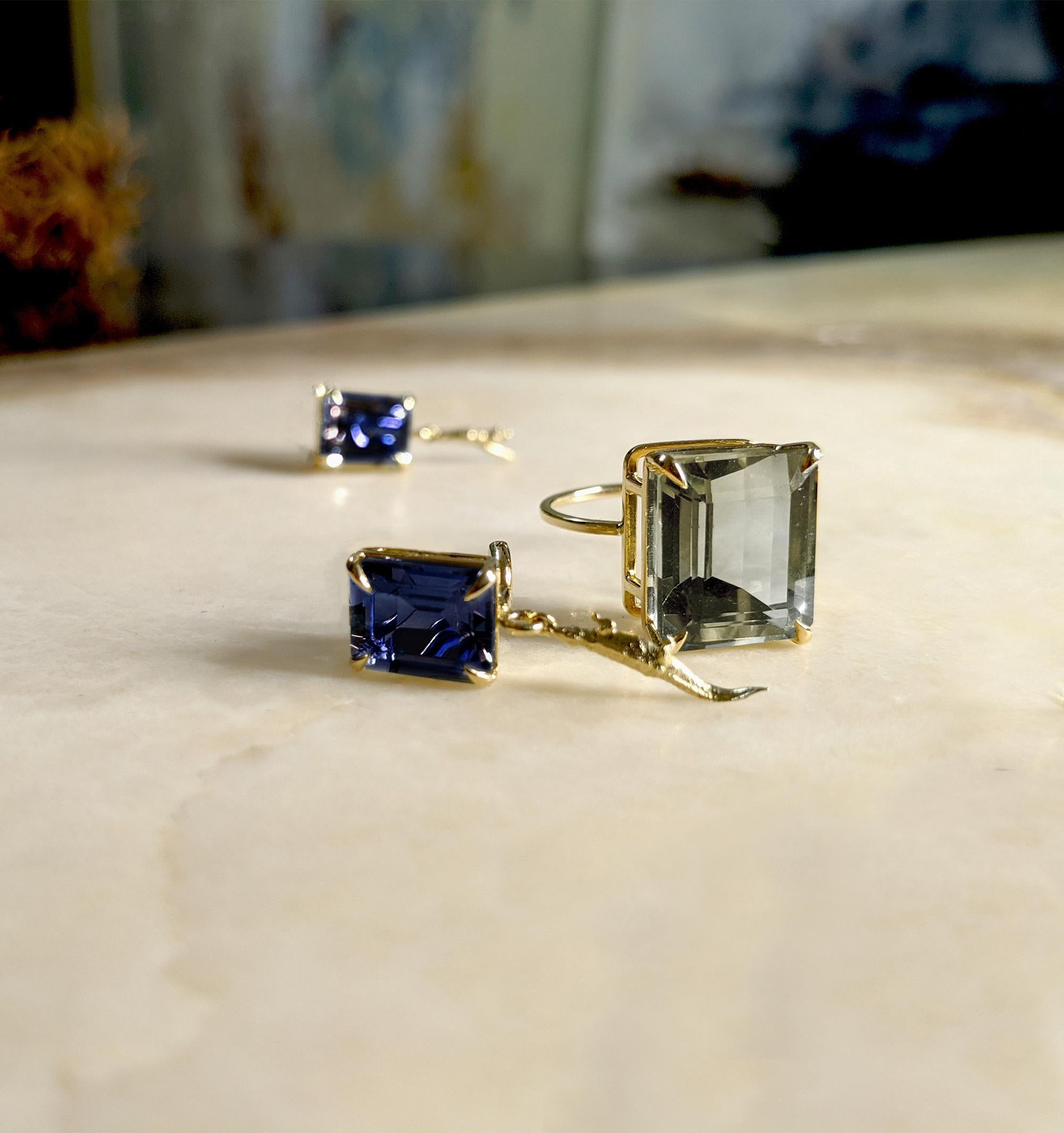 Eighteen Karat Yellow Gold Contemporary Earrings with Sapphires For Sale 5