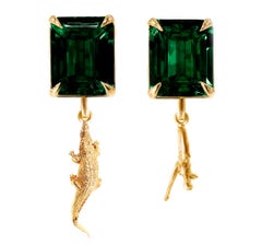 Eighteen Karat Yellow Gold Contemporary Earrings with Chrome-Diopsides