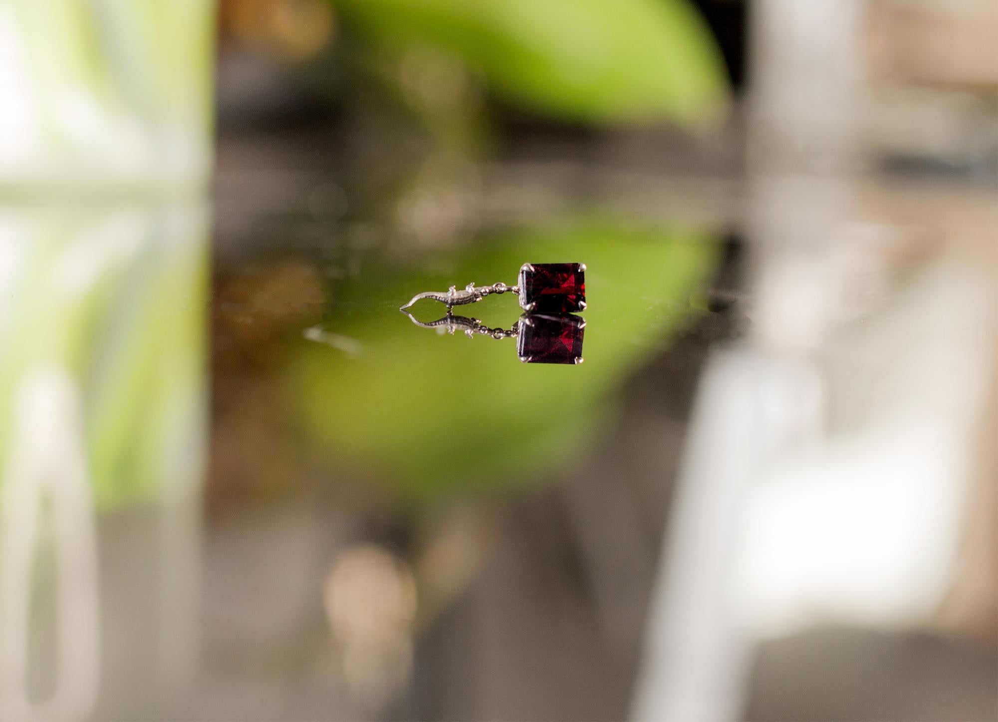 Yellow Gold Contemporary Earrings with Red Rubies For Sale 6