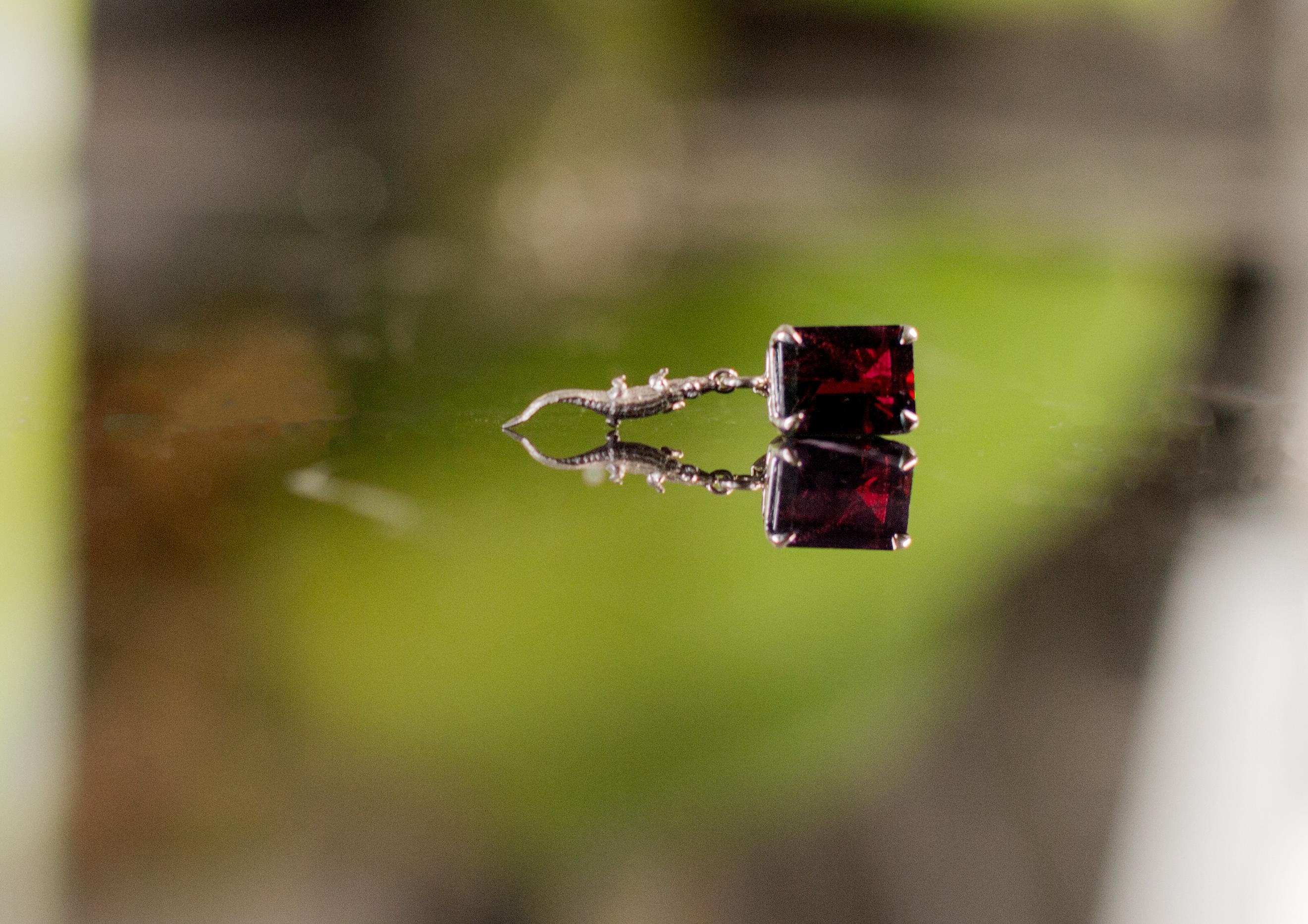 Yellow Gold Contemporary Earrings with Red Rubies For Sale 7