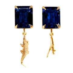 Eighteen Karat Yellow Gold Contemporary Stud Earrings with Sapphires