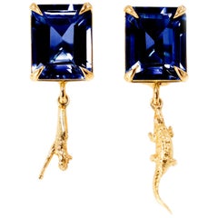 18 Karat Yellow Gold Contemporary Earrings with Sapphires