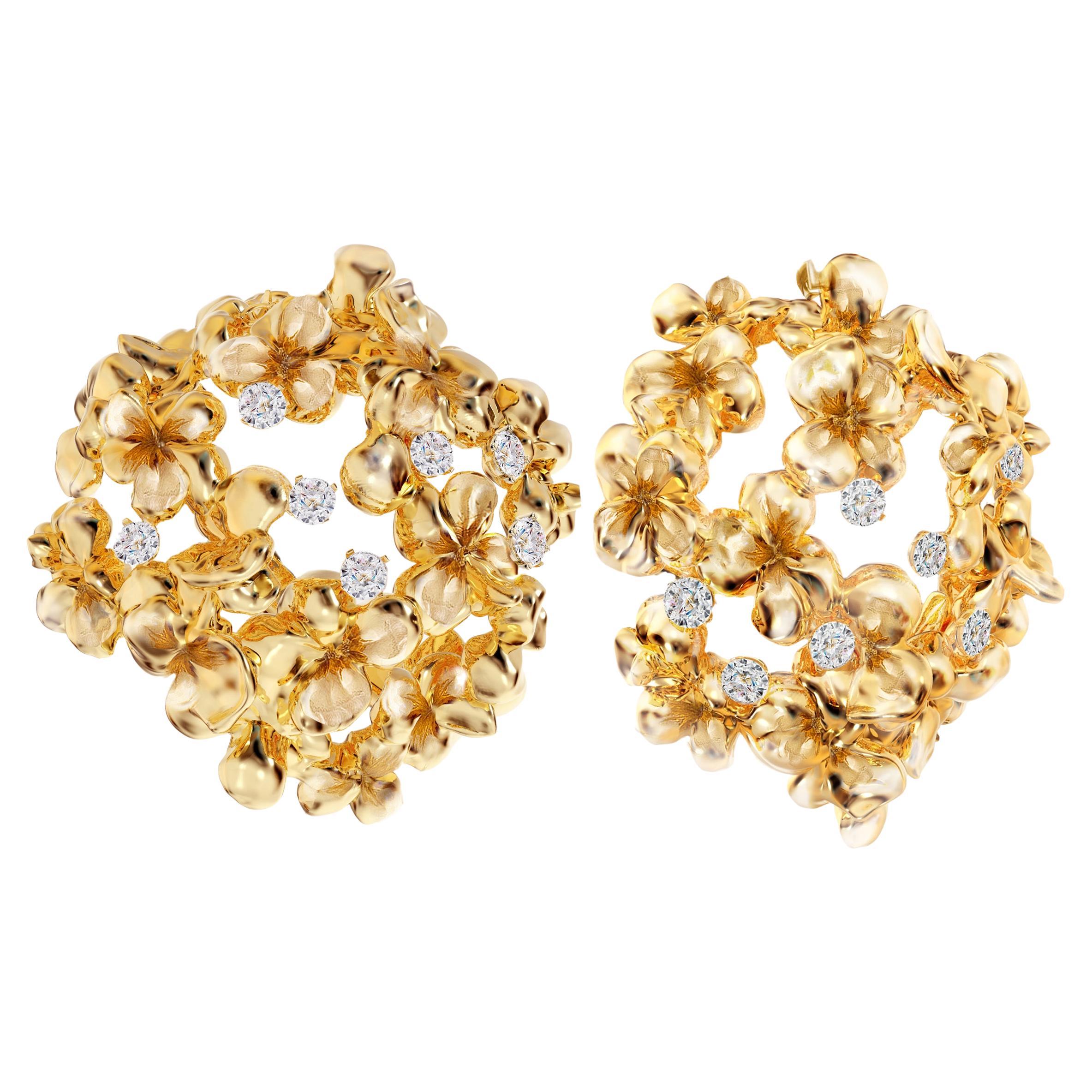 Pendientes Contemporáneos de Clip Hortensia de Oro Amarillo de 18 Kilates con Diamantes