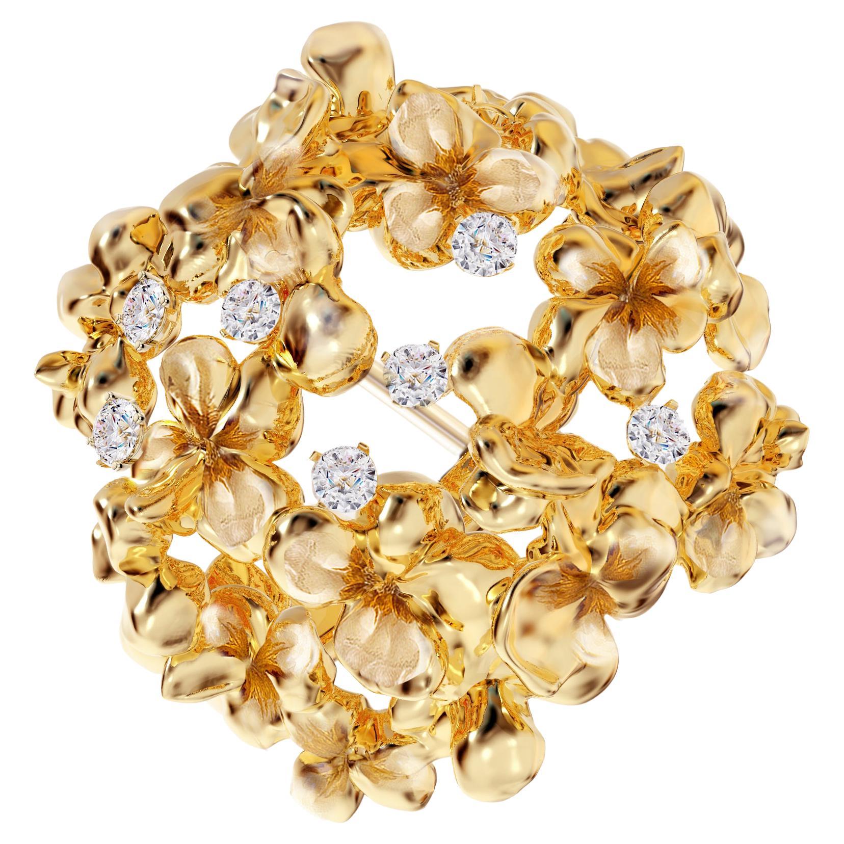 Ces boucles d'oreilles contemporaines Hortensia sont en or jaune 18 carats avec 14 diamants naturels ronds, VS, F-G. Le design sculptural ajoute des reflets supplémentaires à la surface de l'or. Les diamants ajoutent les clins d'œil délicats. Cette