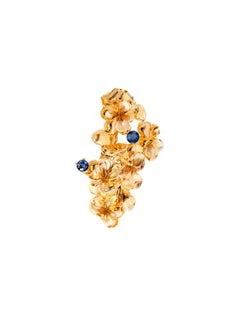 Orecchini a perno in oro giallo Contemporary Hortensia con zaffiri rotondi