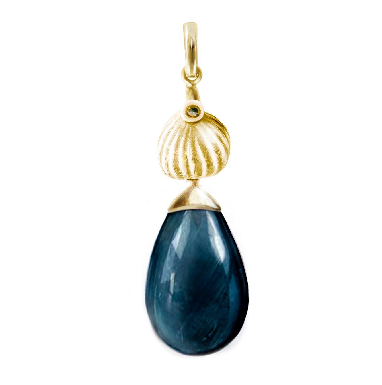 This contemporary drop pendant necklace is made of 18 karat yellow gold and features a natural vivid Indicolite tourmaline (9.42 carats, 17.5x10.5x6 mm) and a round black diamond. The Fig collection was reviewed in Vogue UA.

The idea for the
