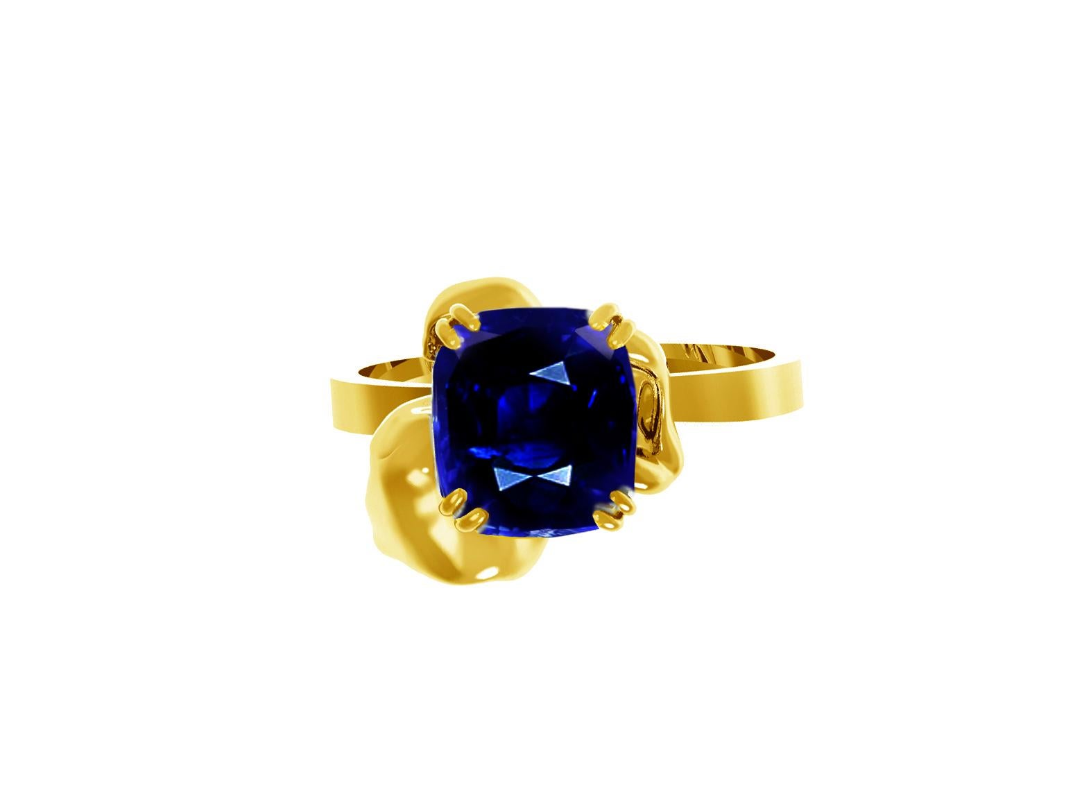 Eighteen Karat Yellow Gold Contemporary Ring with Cushion Sapphire For Sale 4