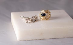 Achtzehn Karat Gelbgold Saphirring im italienischen Stil mit sieben Diamanten