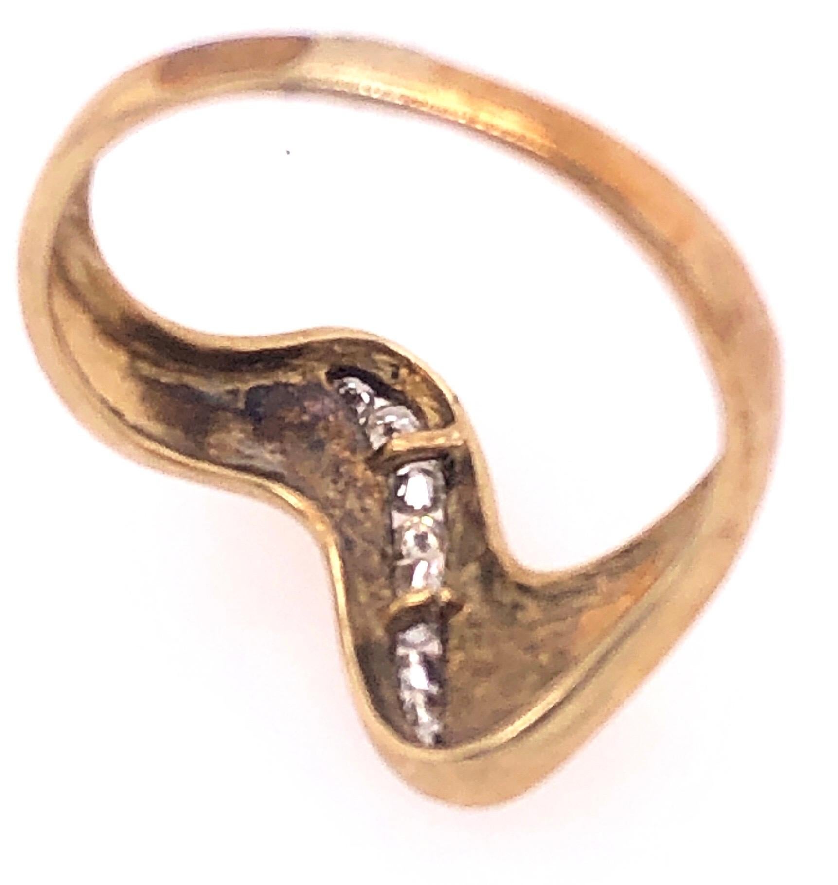 Zeitgenössischer Ring aus 18 Karat Gelbgold mit Diamanten für Damen oder Herren im Angebot