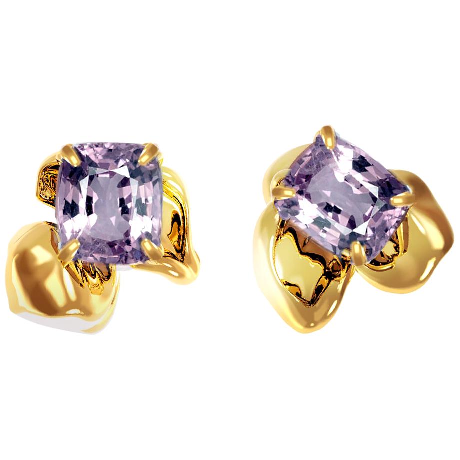 18 Karat Yellow Gold Contemporary Stud Earrings with Cushion Purple Spinels For Sale