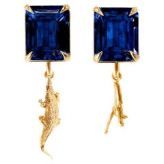 18 Karat Yellow Gold Contemporary Stud Earrings with Sapphires