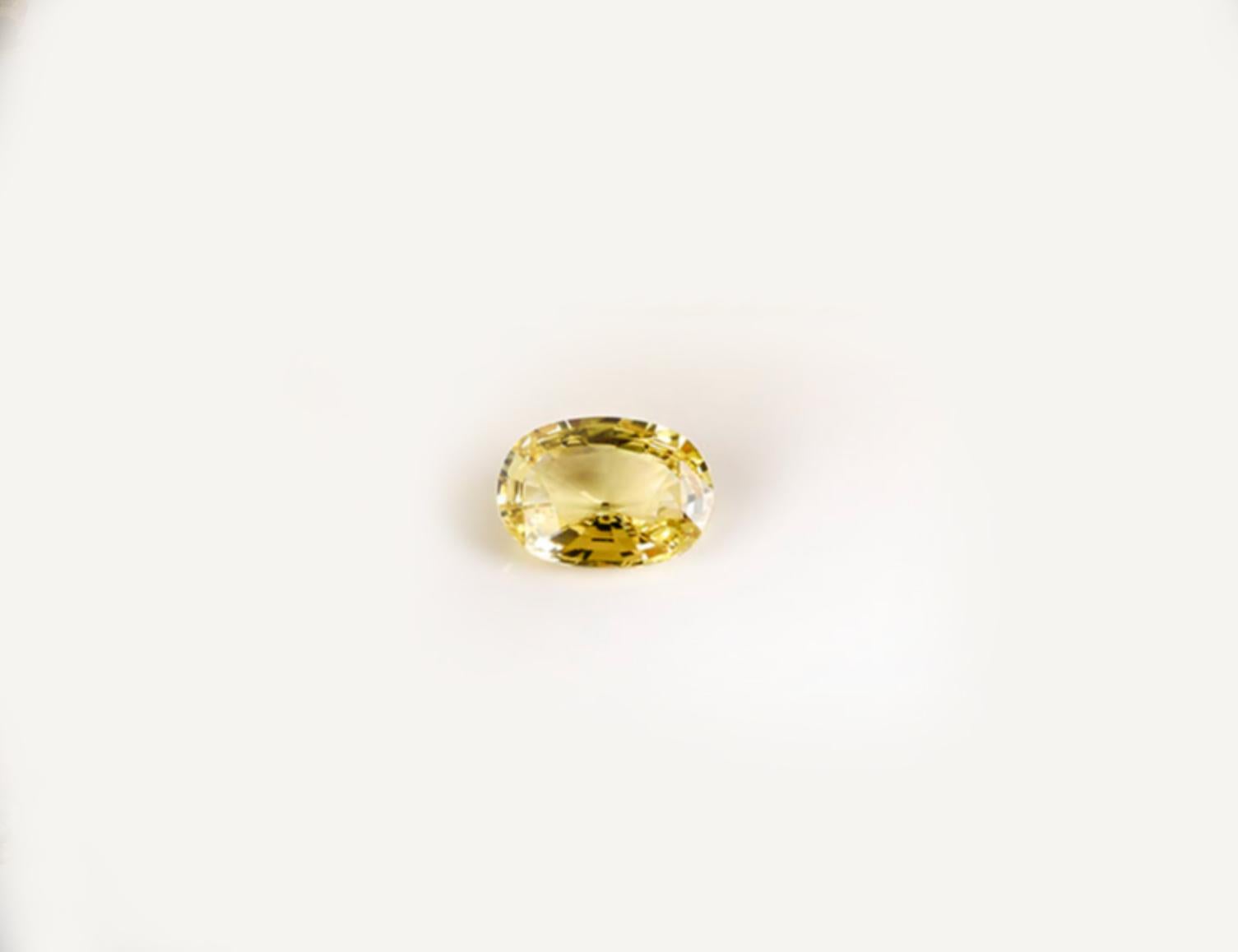 Eighteen Karat Yellow Gold Contemporary Yellow Cocktail Ring with Pink Sapphires For Sale 2