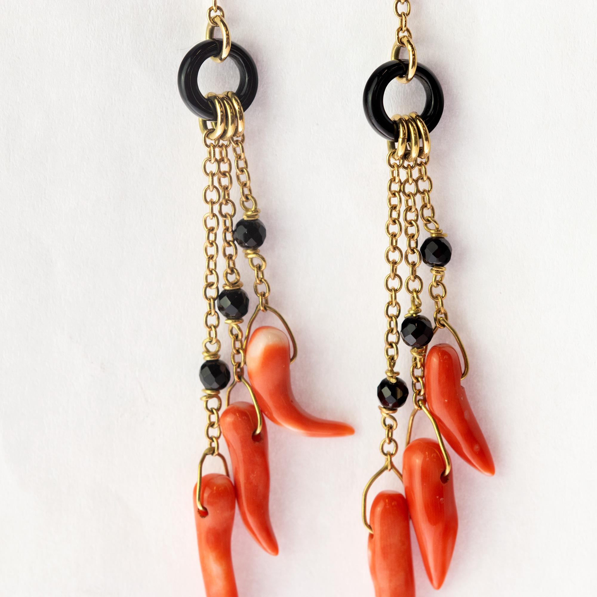 Pendientes modernos de cadena de araña de ágata coralina de oro amarillo de 18 quilates Intini Jewels Cuenta en venta