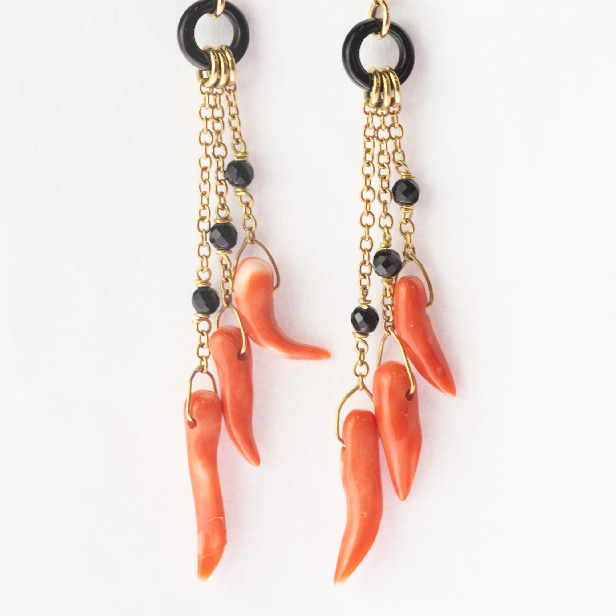 Pendientes modernos de cadena de araña de ágata coralina de oro amarillo de 18 quilates Intini Jewels en Nuevo estado para la venta en Milano, IT