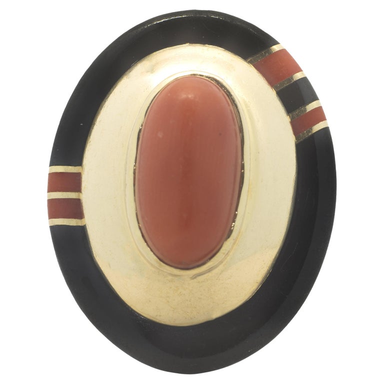 18 Karat Yellow Gold Coral and Black Onyx Ring For Sale at 1stDibs