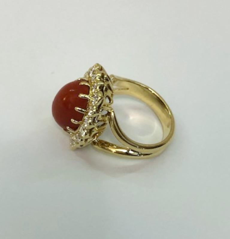 Bague en or jaune 18 carats, corail et diamant Pour femmes en vente