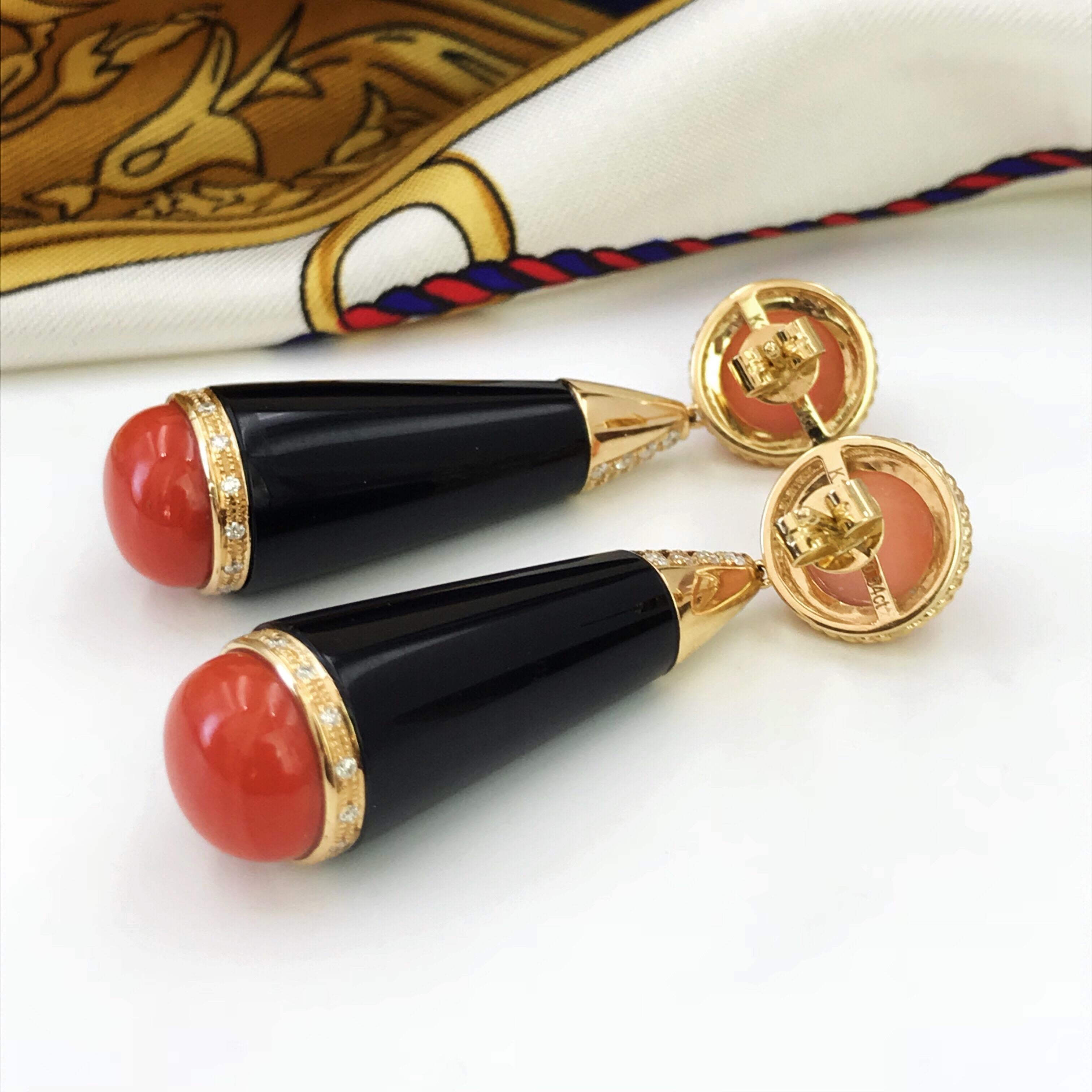 Round Cut 18 Karat Yellow Gold Coral and Onyx Drop Earrings
