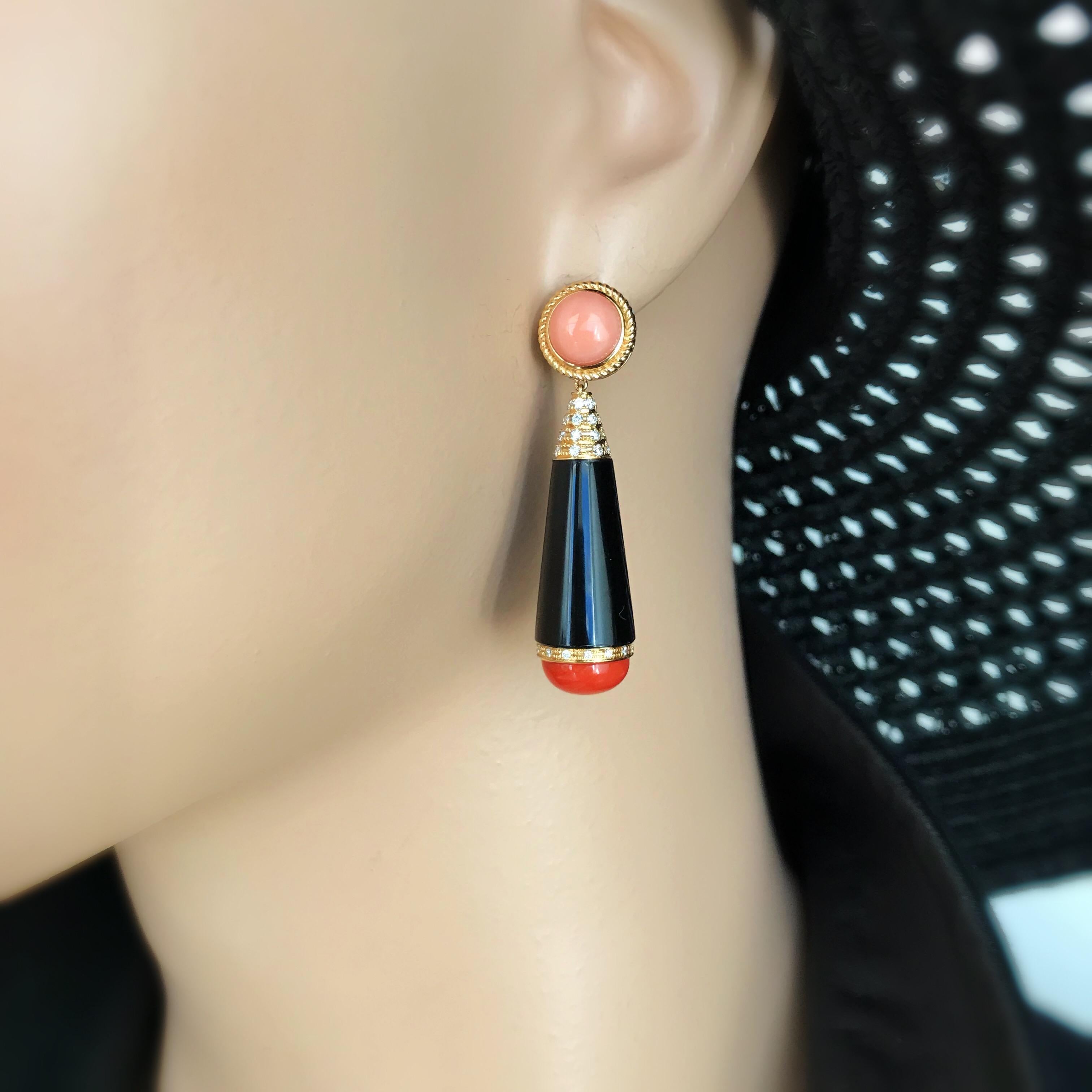 18 Karat Yellow Gold Coral and Onyx Drop Earrings In New Condition In Birmingham, GB