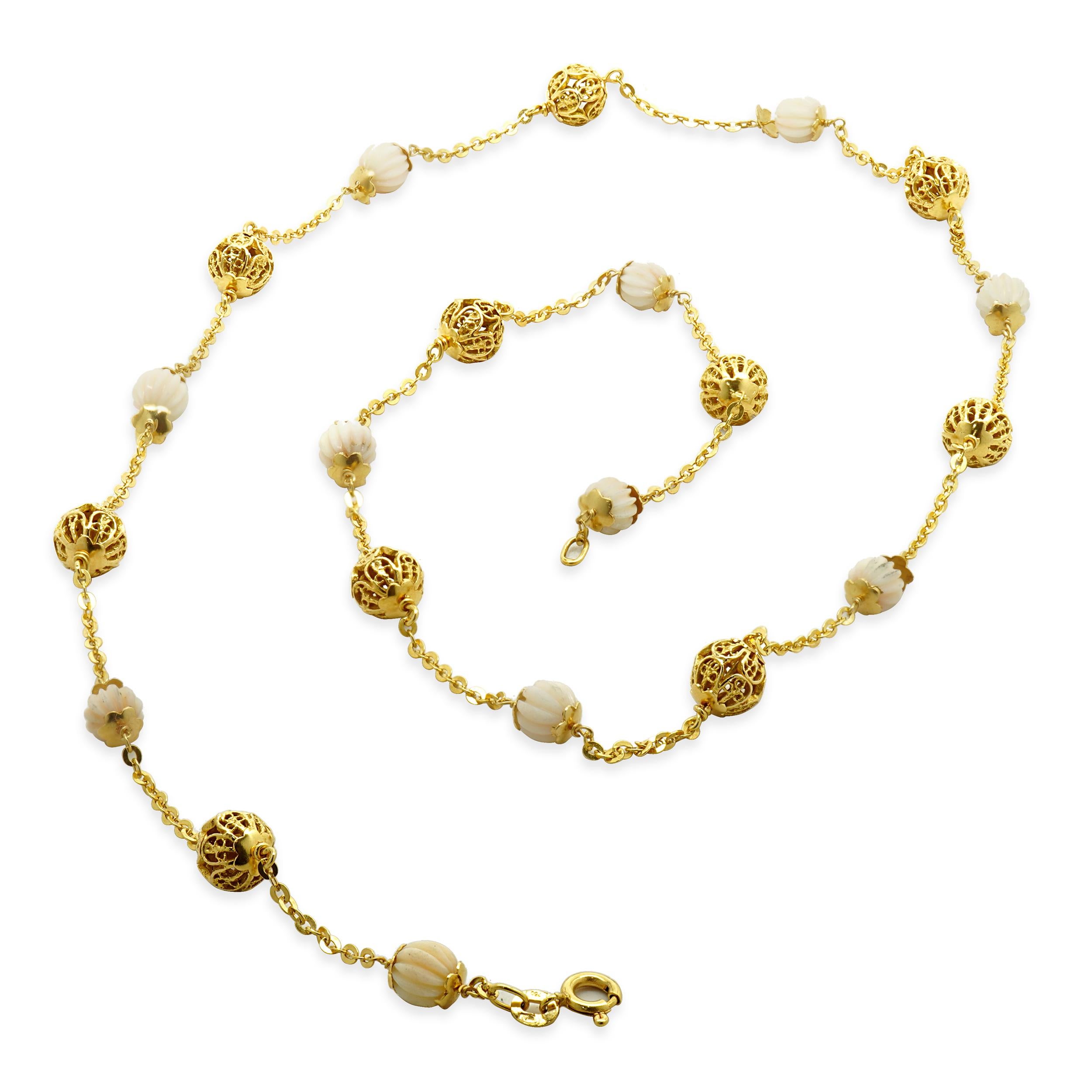 18 Karat Gelbgold Korallen Perlen Station Halskette im Zustand „Hervorragend“ im Angebot in Scottsdale, AZ