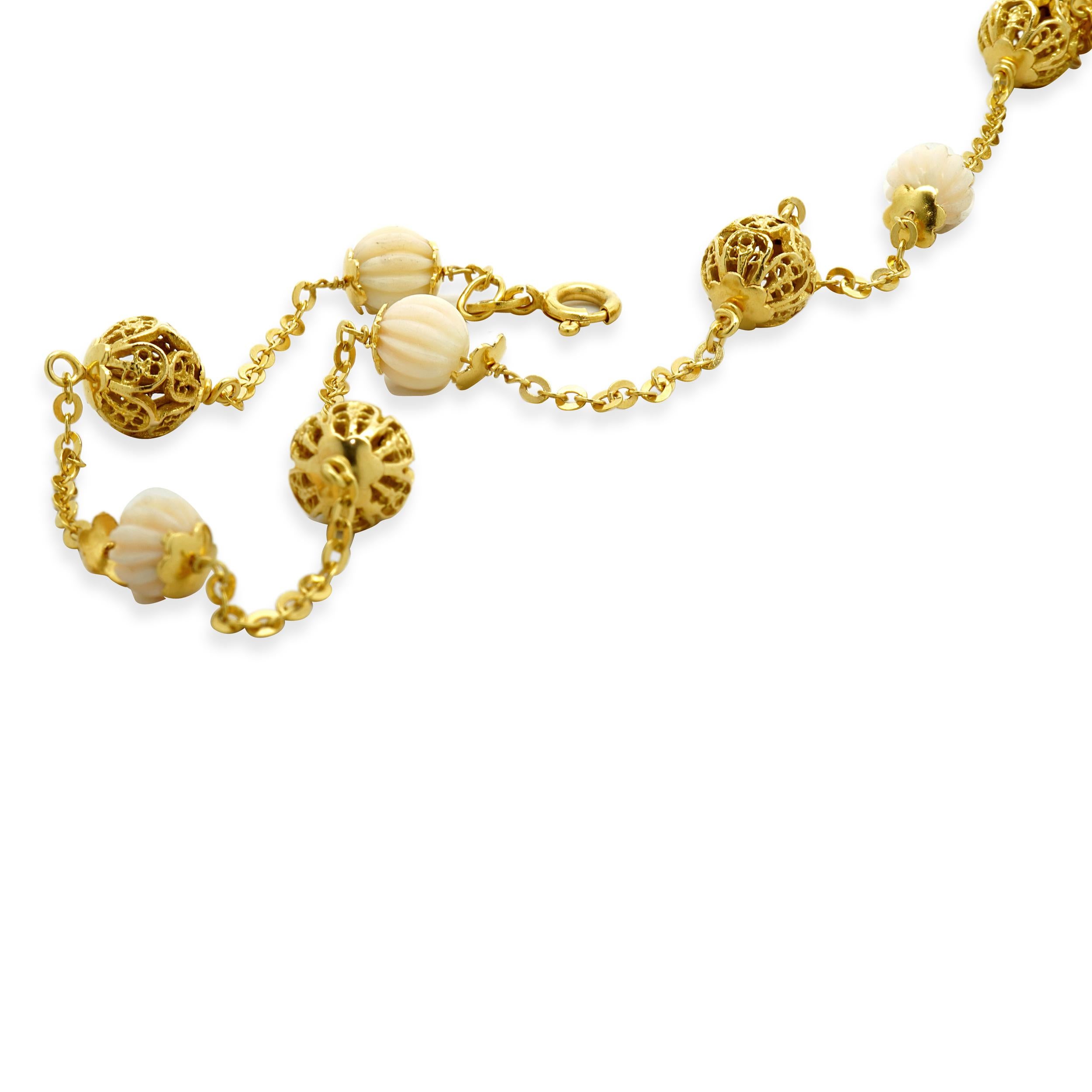 18 Karat Gelbgold Korallen Perlen Station Halskette für Damen oder Herren im Angebot