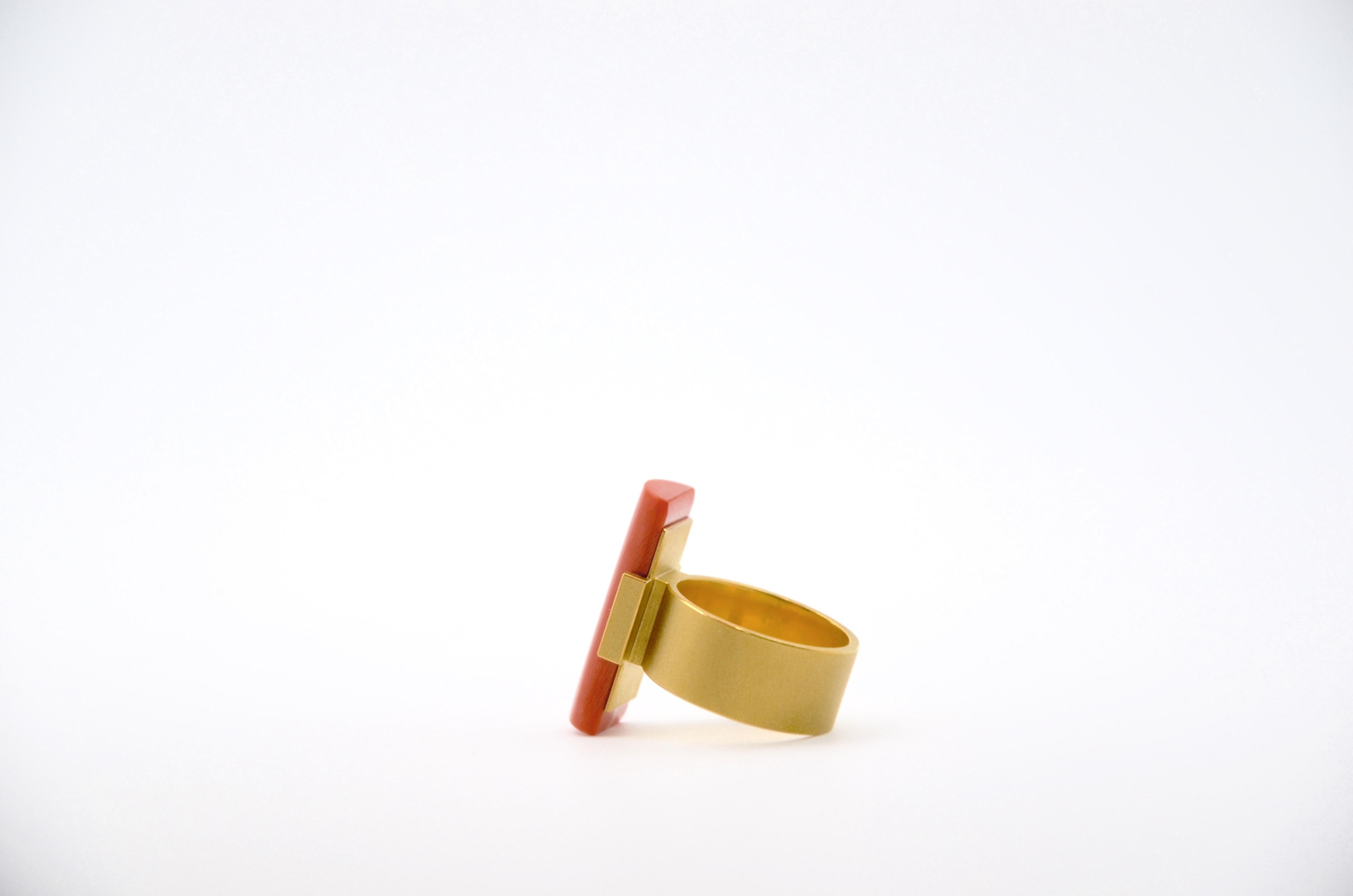Modern Contemporary 18 Karat Yellow Gold Coral Cocktail Ring For Sale