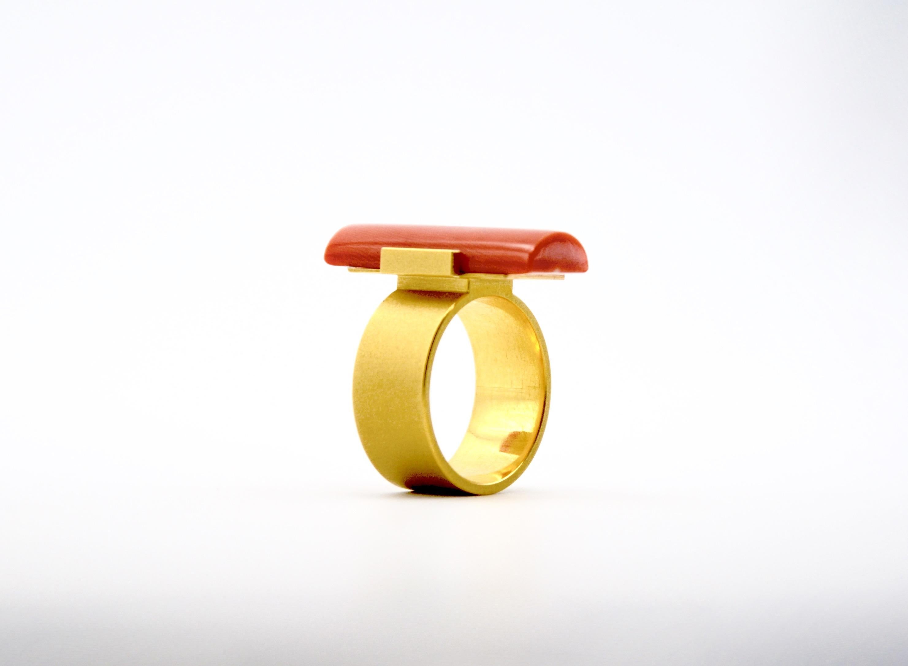 Women's or Men's Contemporary 18 Karat Yellow Gold Coral Cocktail Ring For Sale
