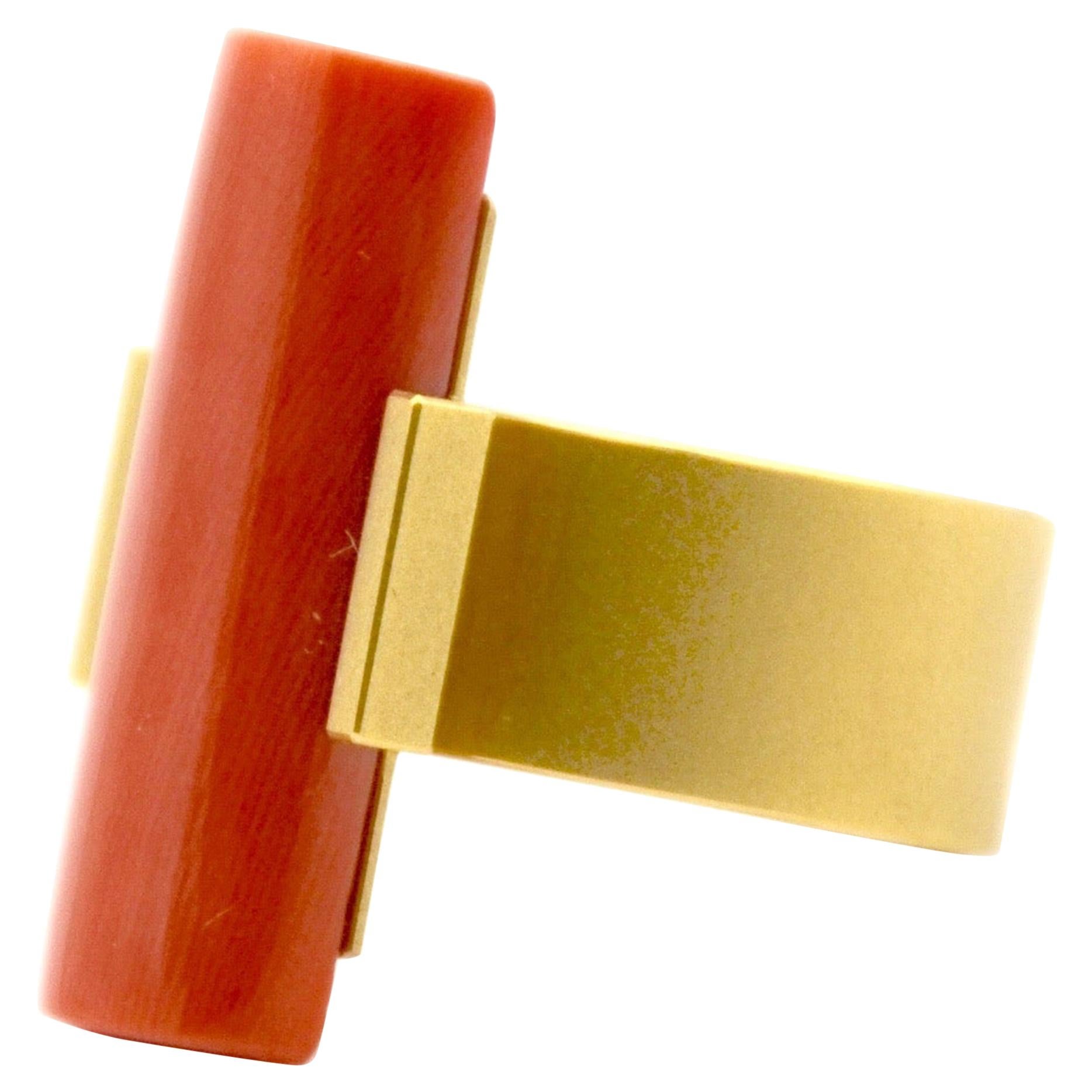 Contemporary 18 Karat Yellow Gold Coral Cocktail Ring For Sale