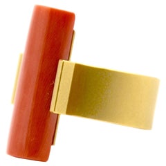 Contemporary 18 Karat Yellow Gold Coral Cocktail Ring