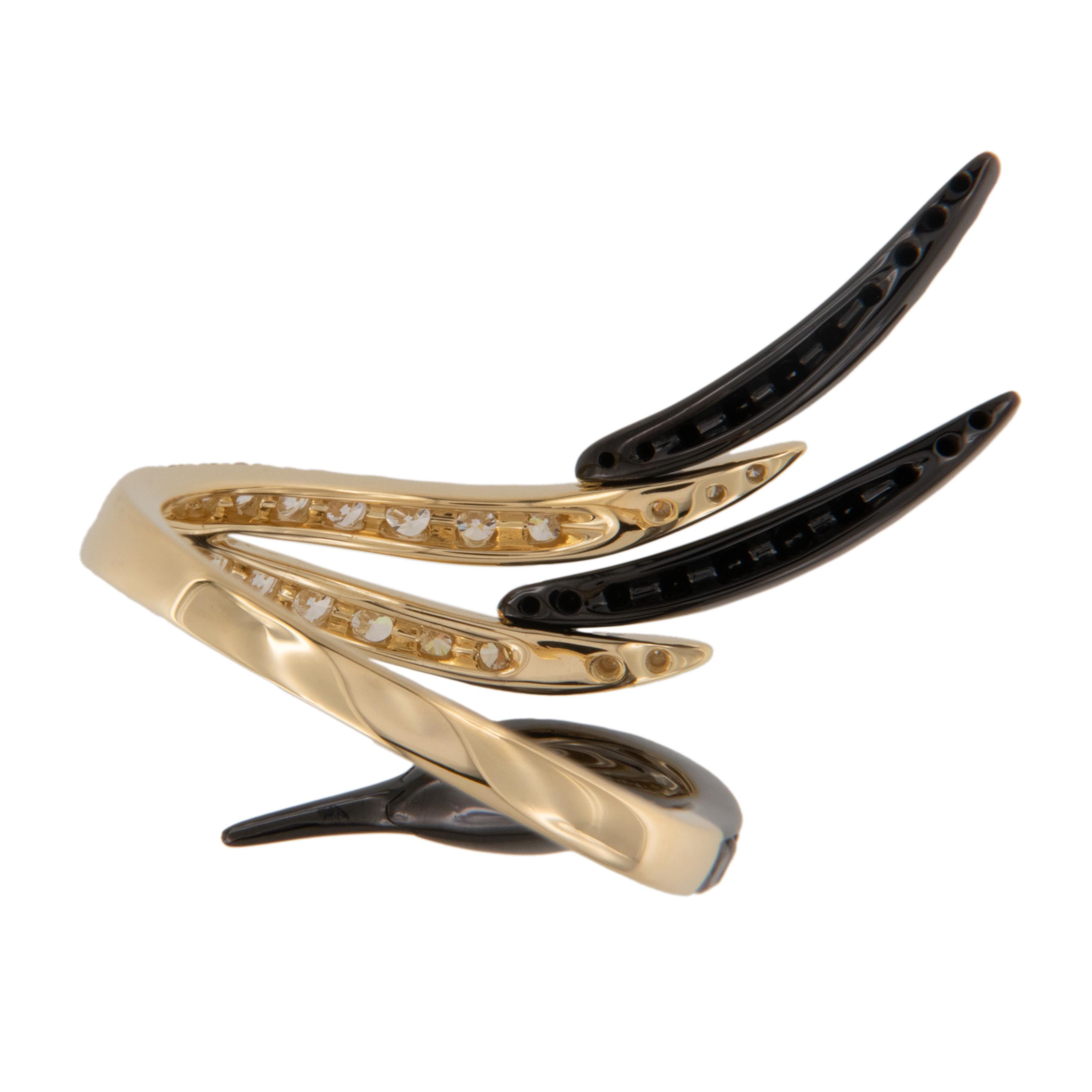 Taglio rotondo 18 Karat Yellow Gold Crane Ring with Coral Black Diamonds and White Diamonds in vendita