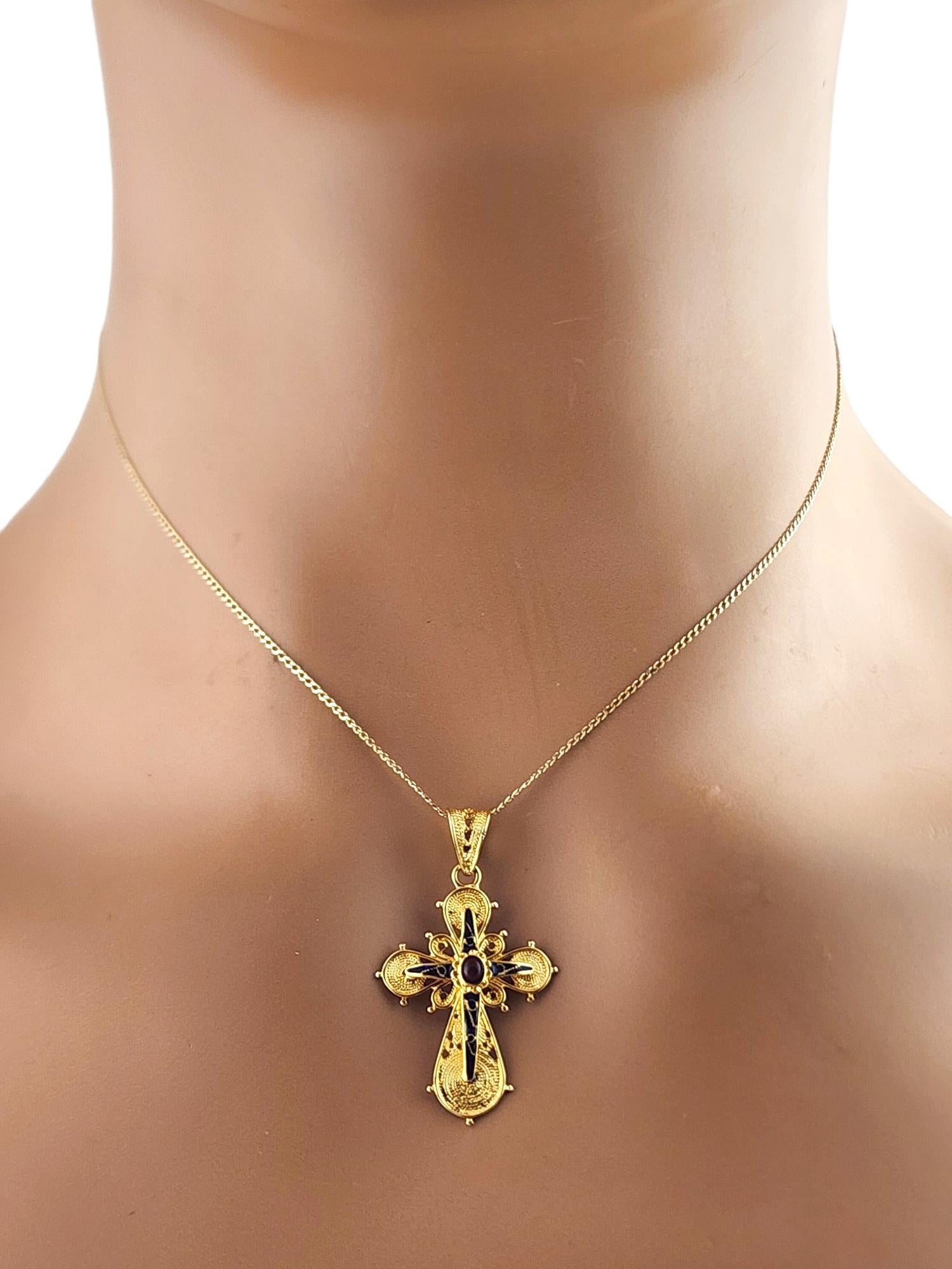 Pendentif croix en or jaune 18 carats avec émail et cabochon rouge #19440 en vente 3