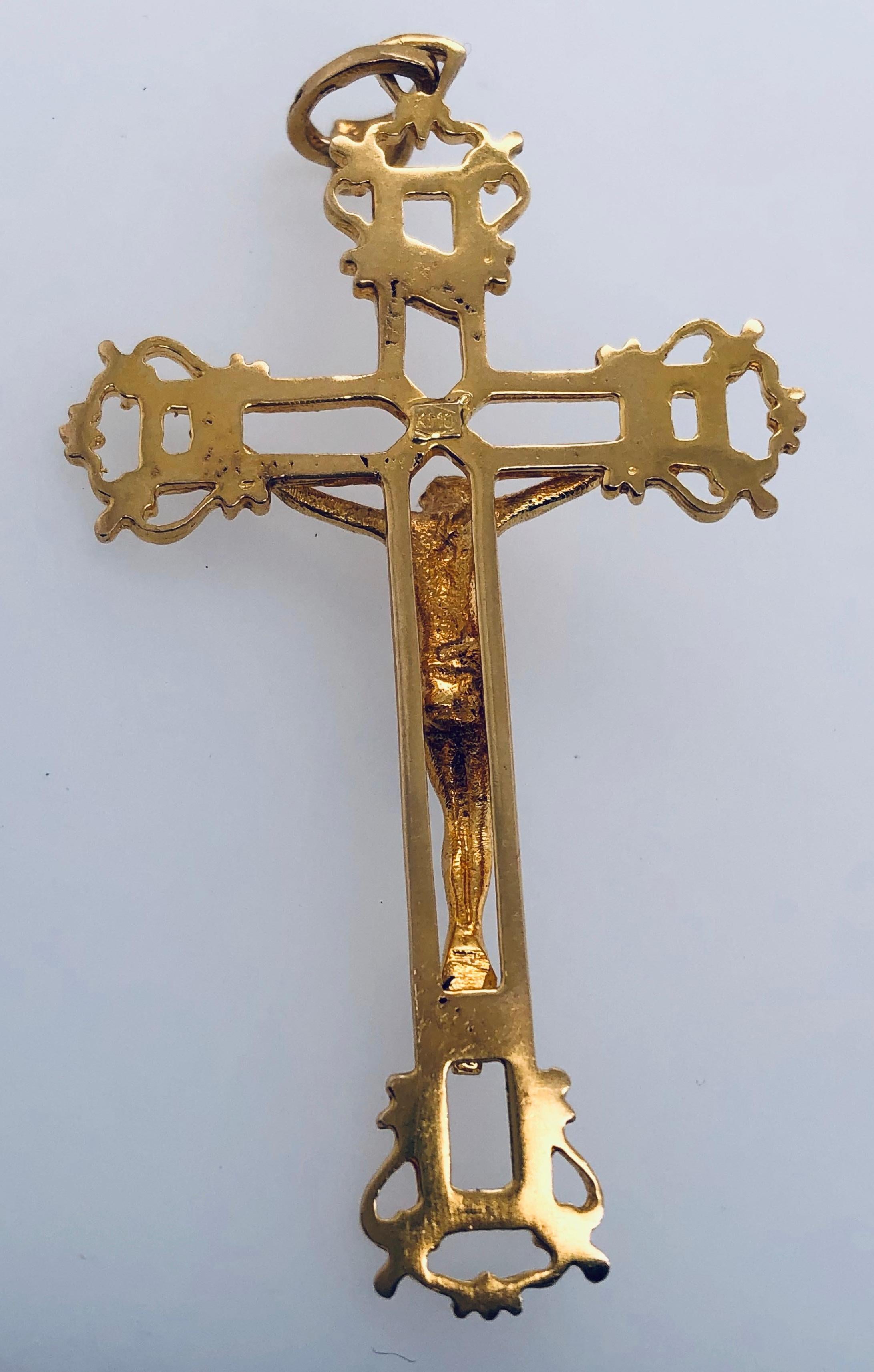 Pendentif religieux croix en or jaune 18 carats en vente 1